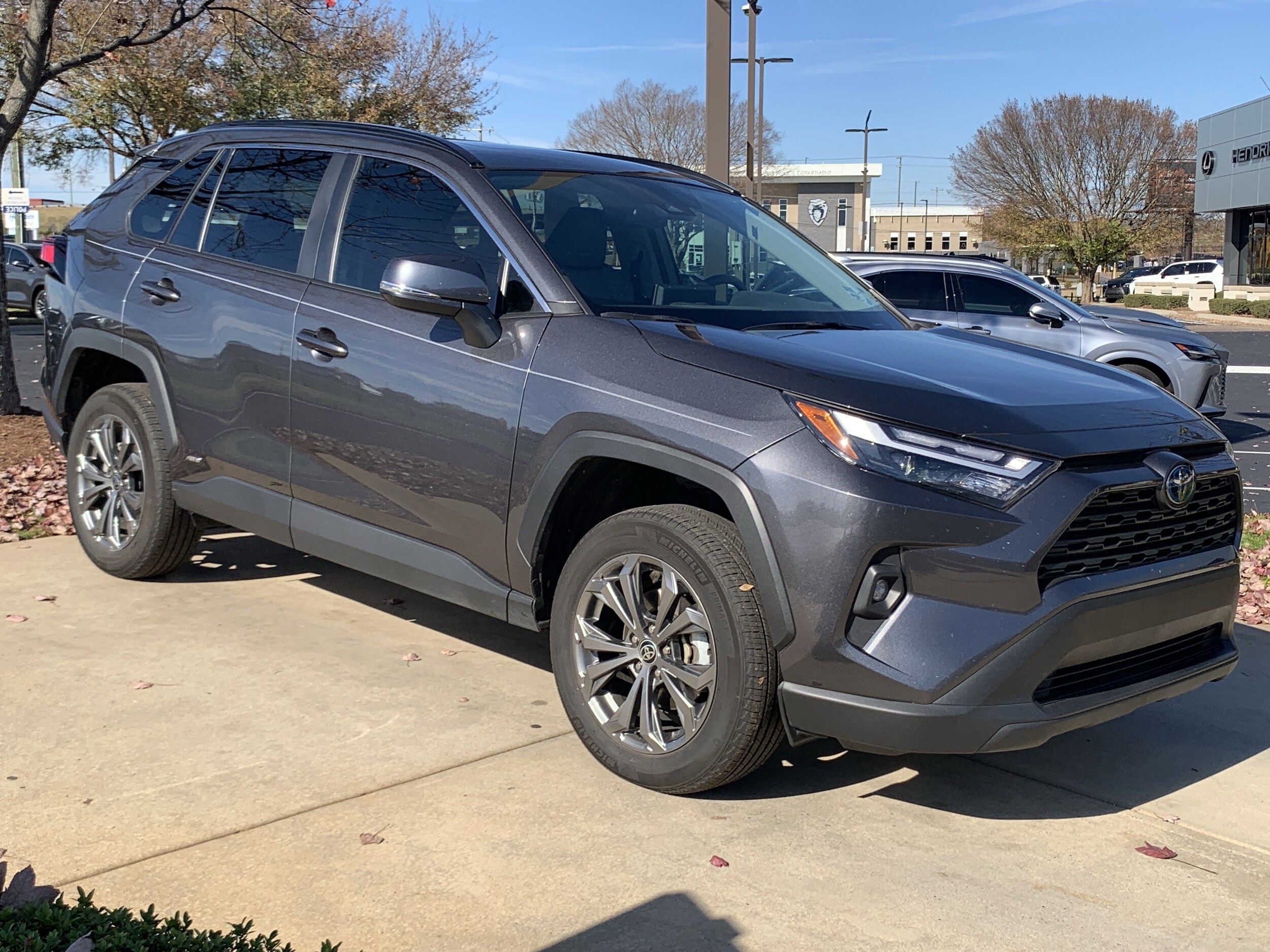 2022 Toyota RAV4 Hybrid XLE Premium photo 2