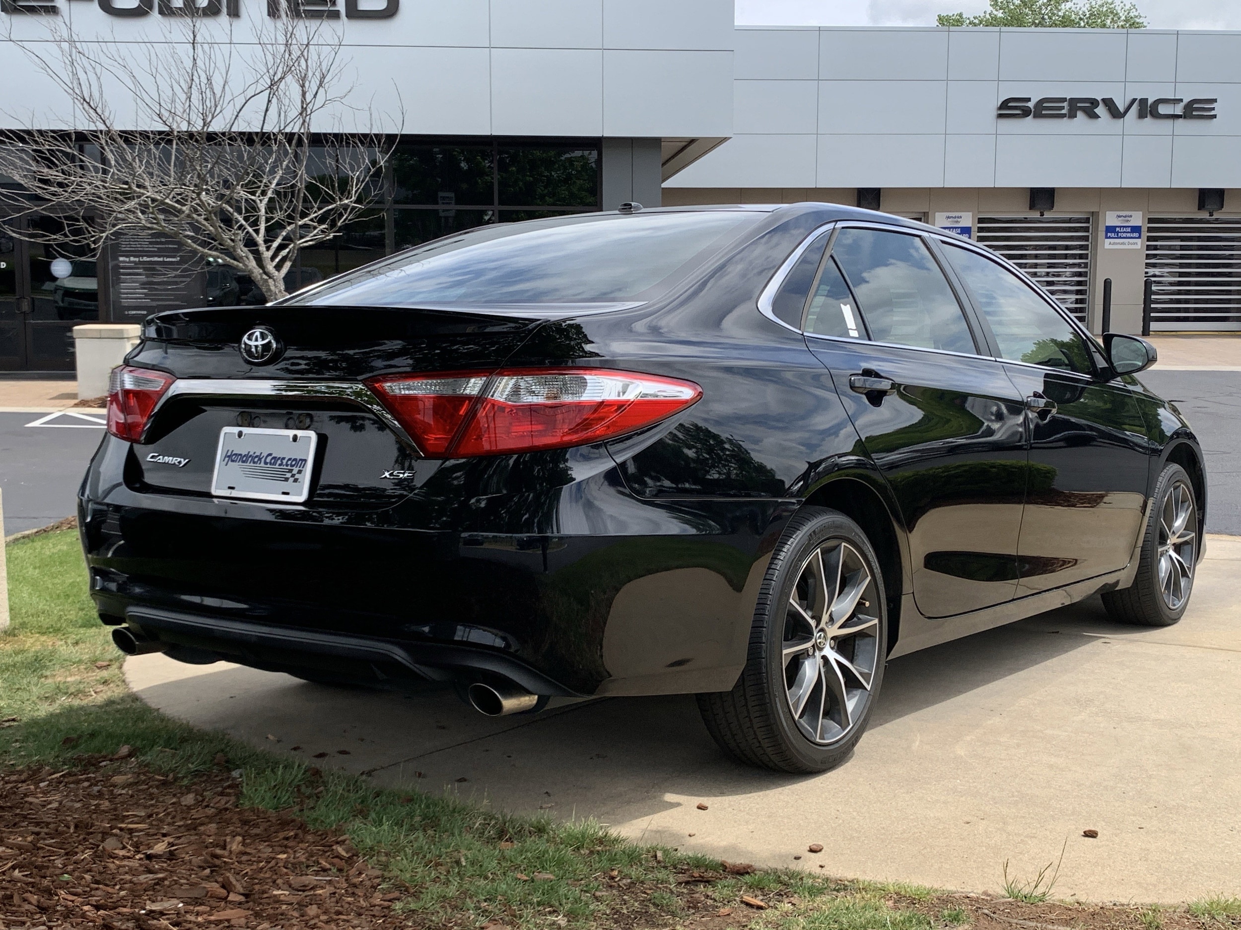 2016 Toyota Camry XSE photo 3