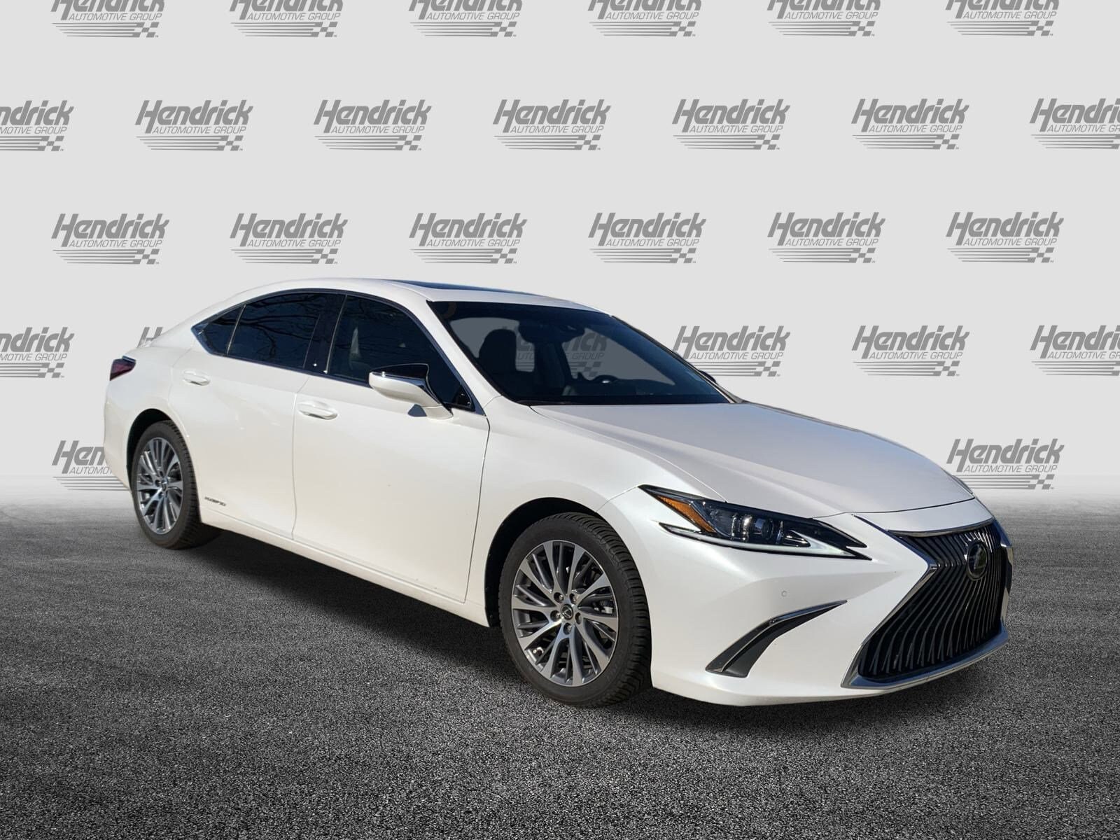 2021 Lexus ES 300h photo 2