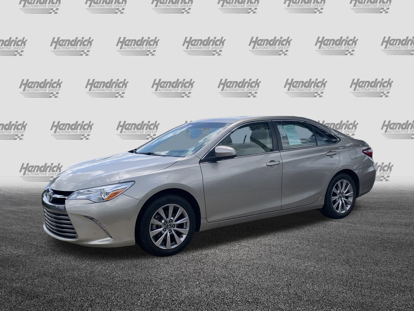 2017 Toyota Camry XLE photo 3