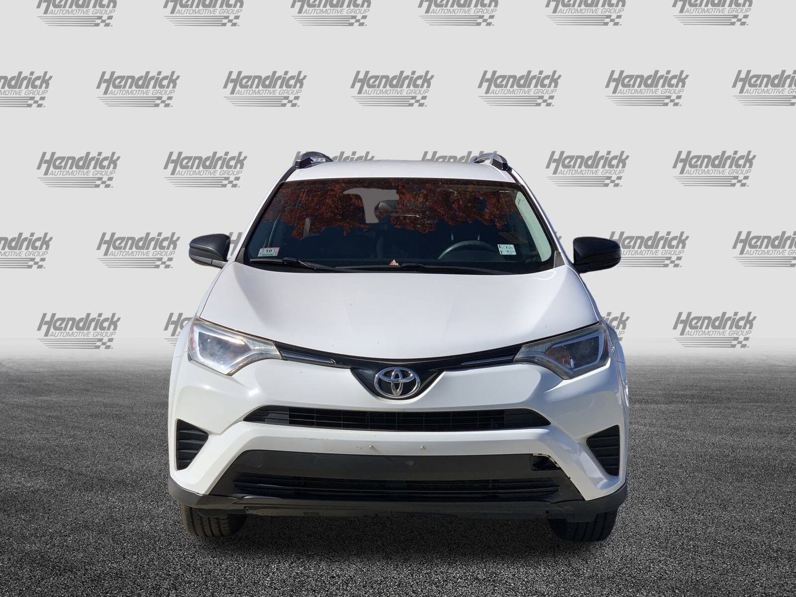 2016 Toyota RAV4 LE photo 2