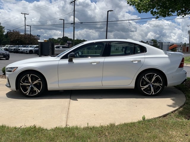 Volvo S60 Plus Dark Theme