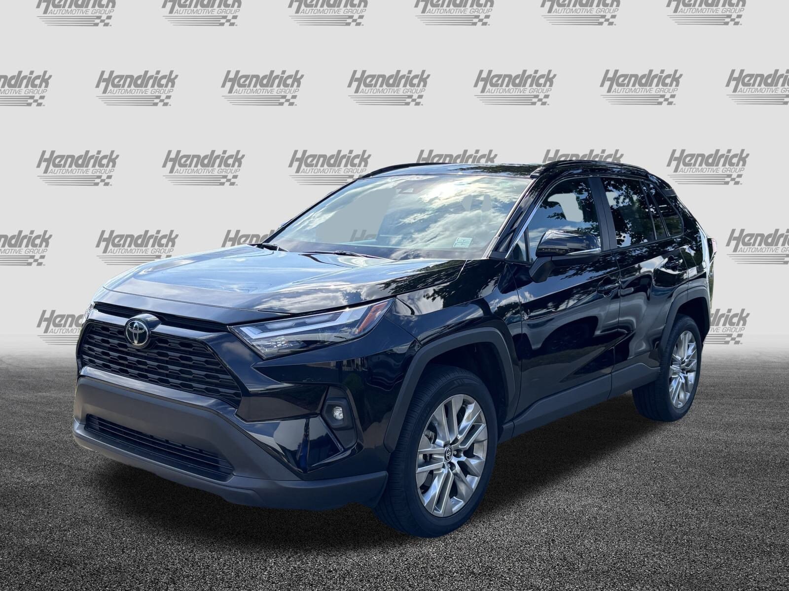 2022 Toyota RAV4 XLE Premium photo 3