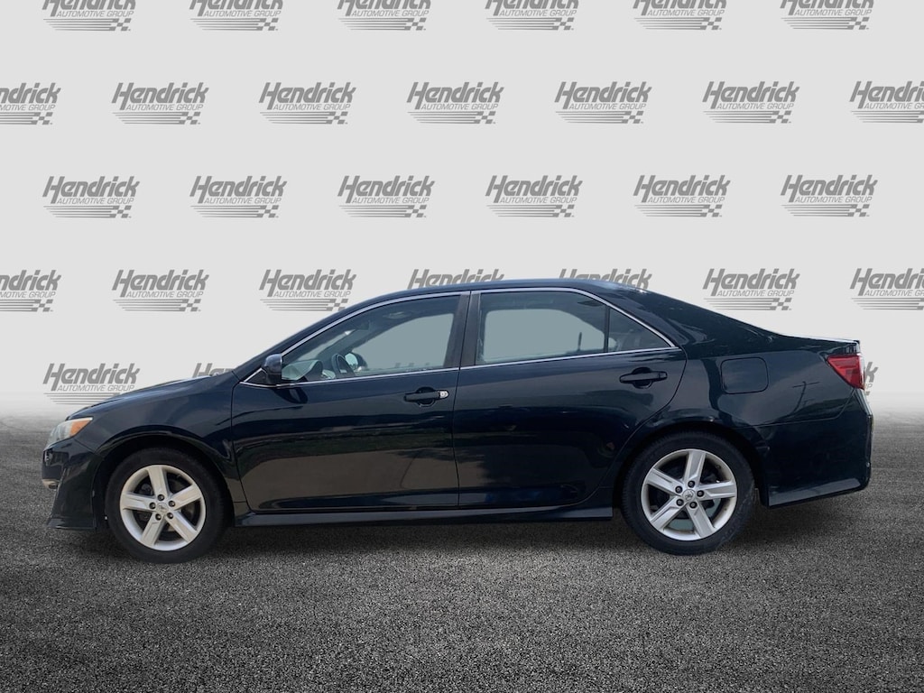 Used 2014 Toyota Camry SE Sedan
