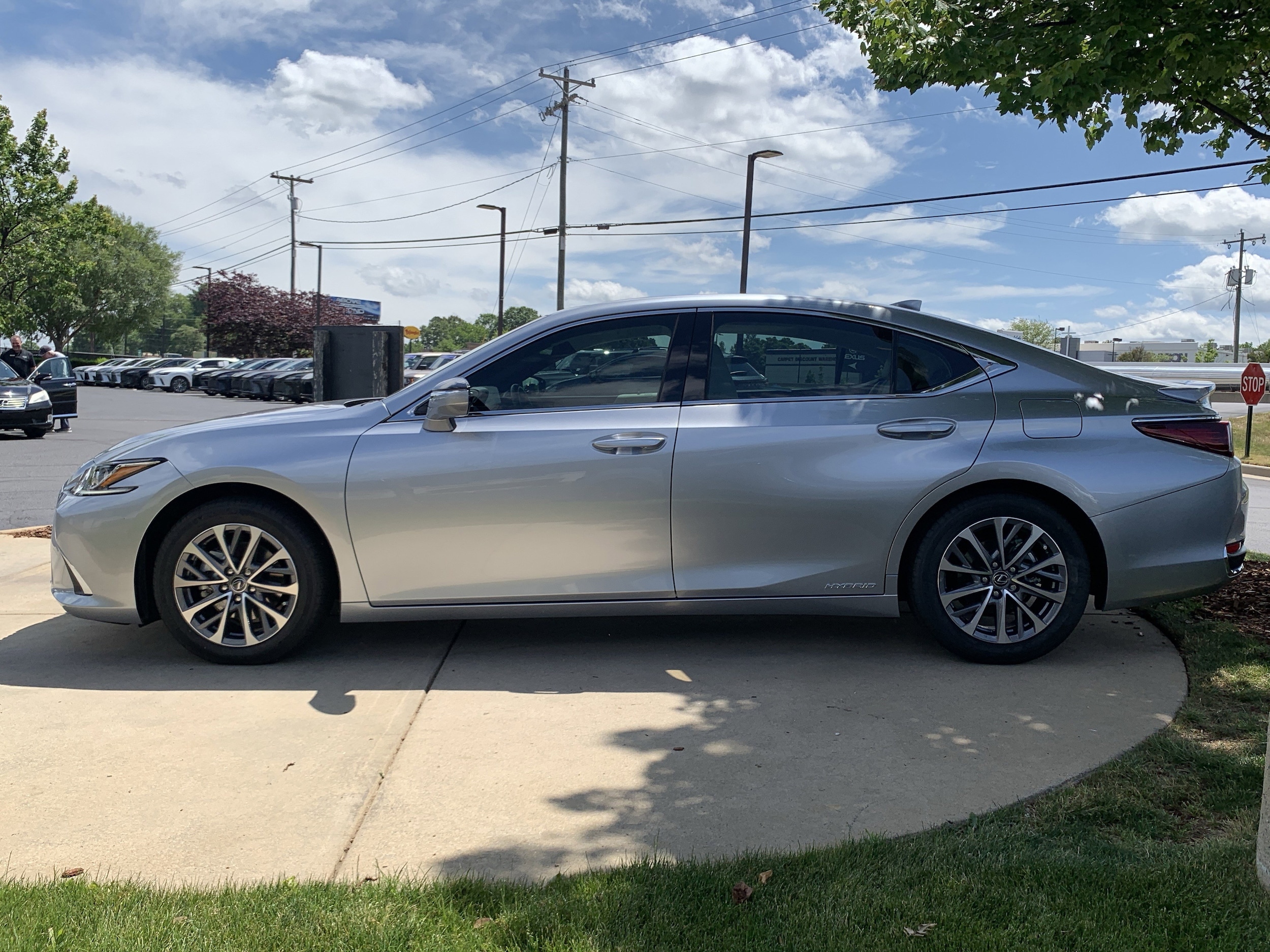 2022 LEXUS ES 300h photo 4