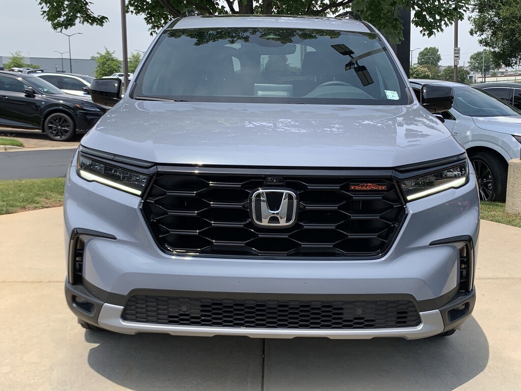 Used 2025 Honda Pilot TrailSport SUV