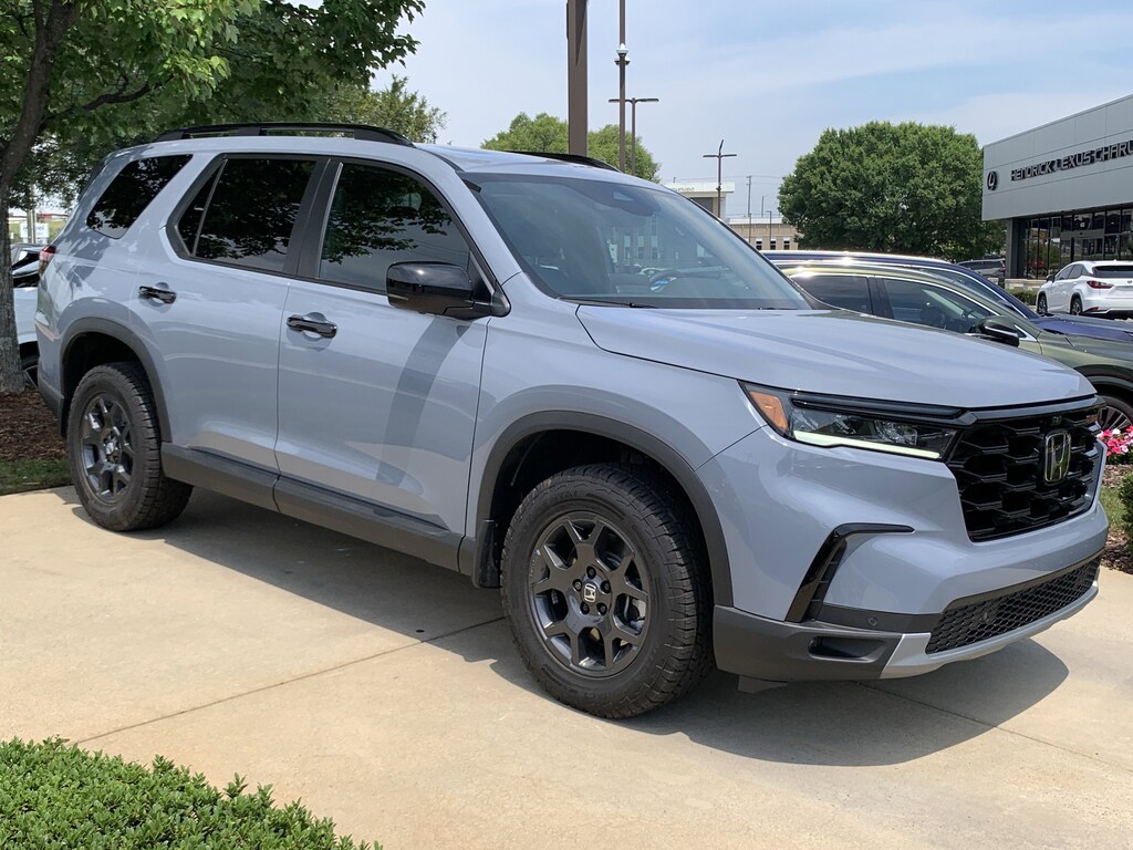 Used 2025 Honda Pilot TrailSport SUV