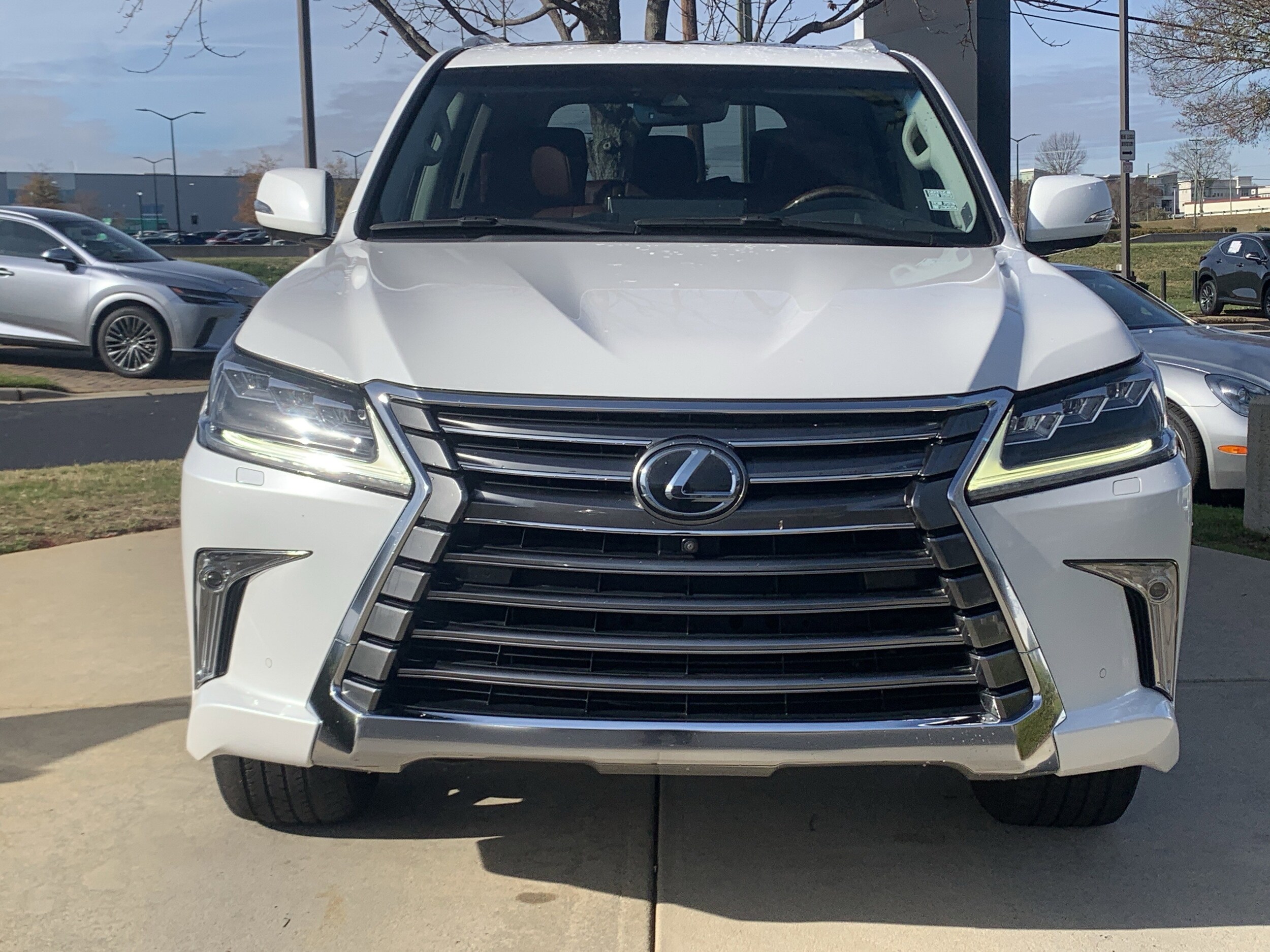 2017 Lexus LX 570 photo 3