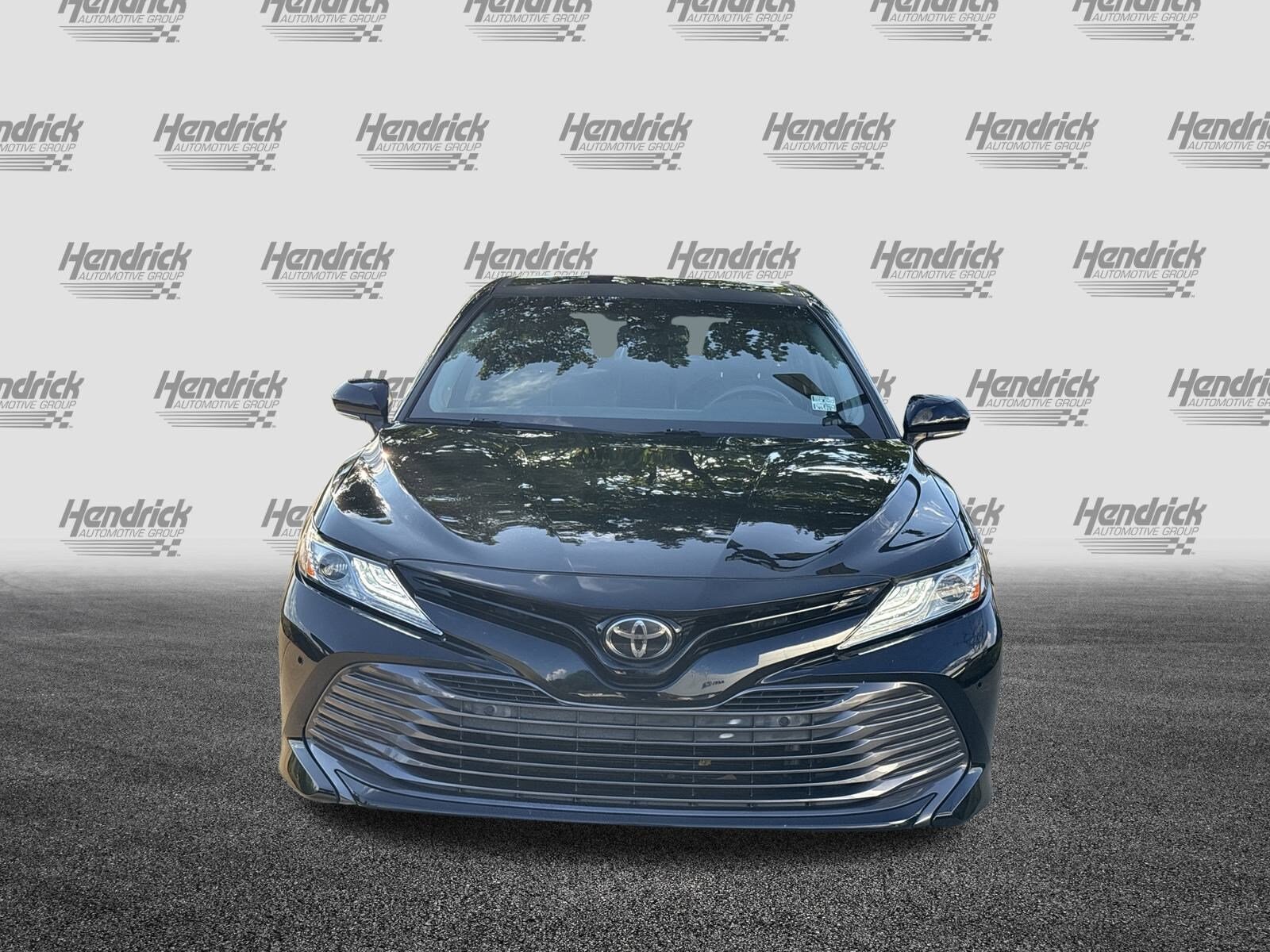 2018 Toyota Camry SE XLE photo 2
