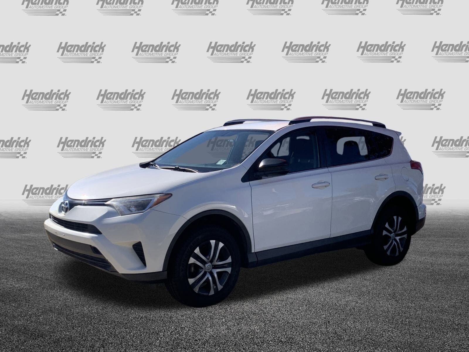 2016 Toyota RAV4 LE photo 3