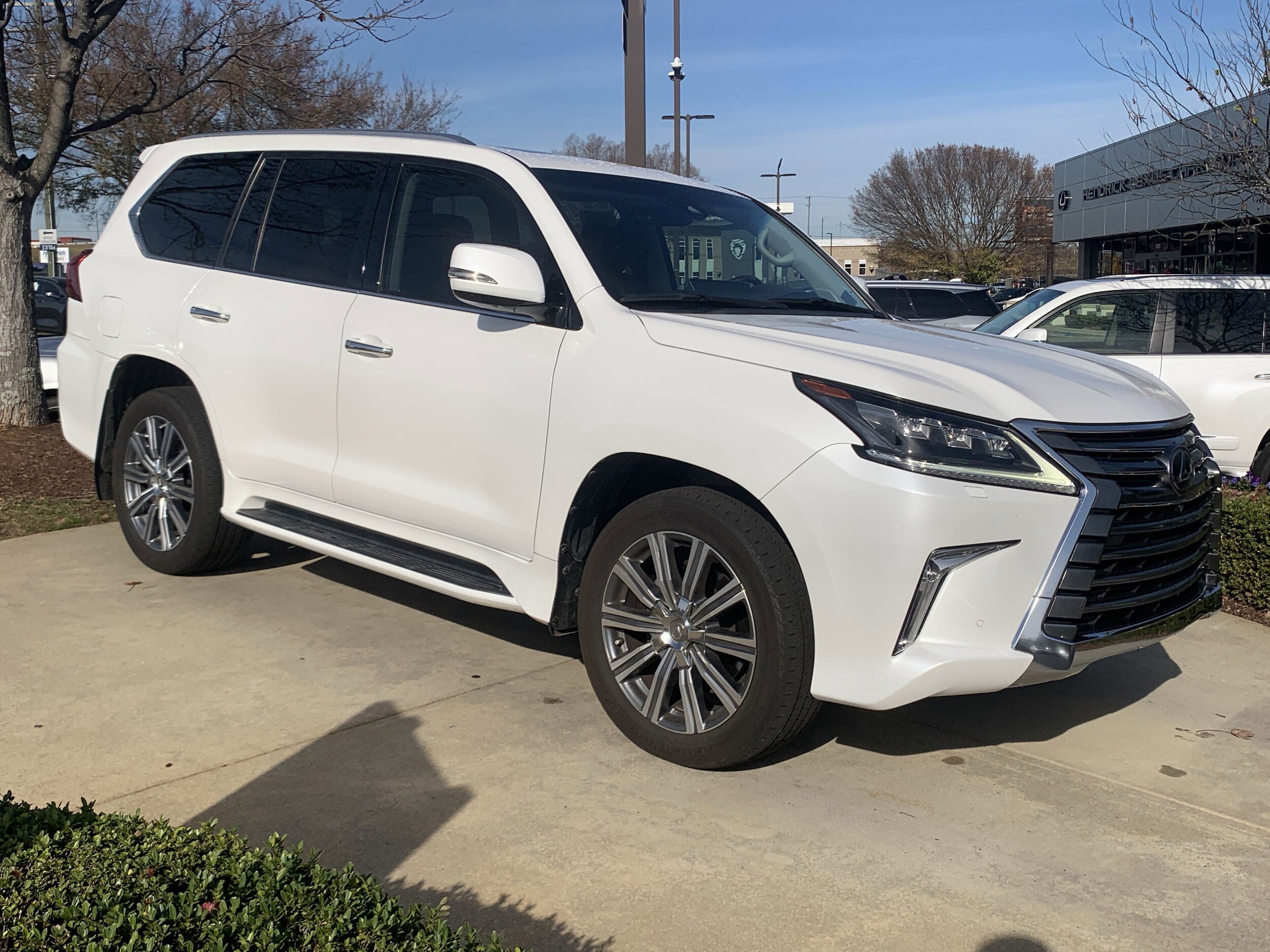 2017 Lexus LX 570 photo 2