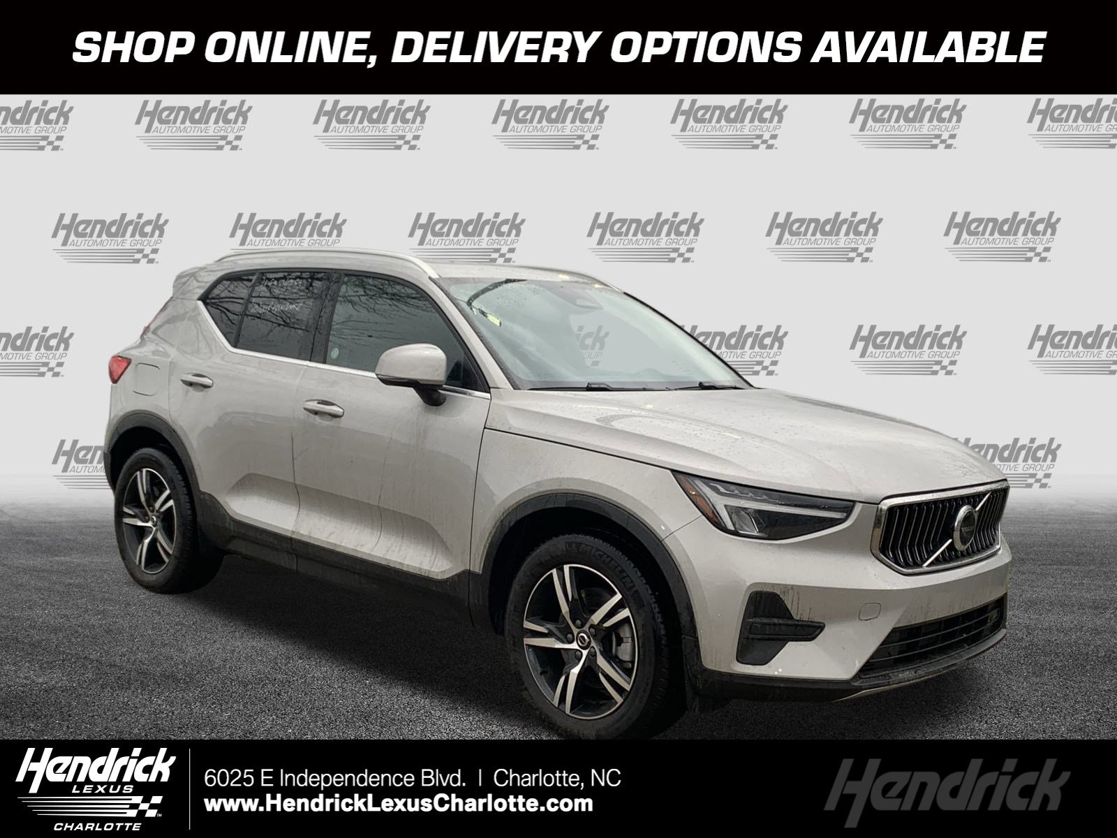 2025 Volvo XC40 Core's photo