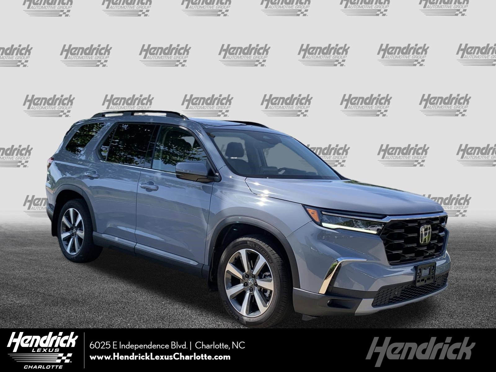2025 Honda Pilot Touring 2WD's photo