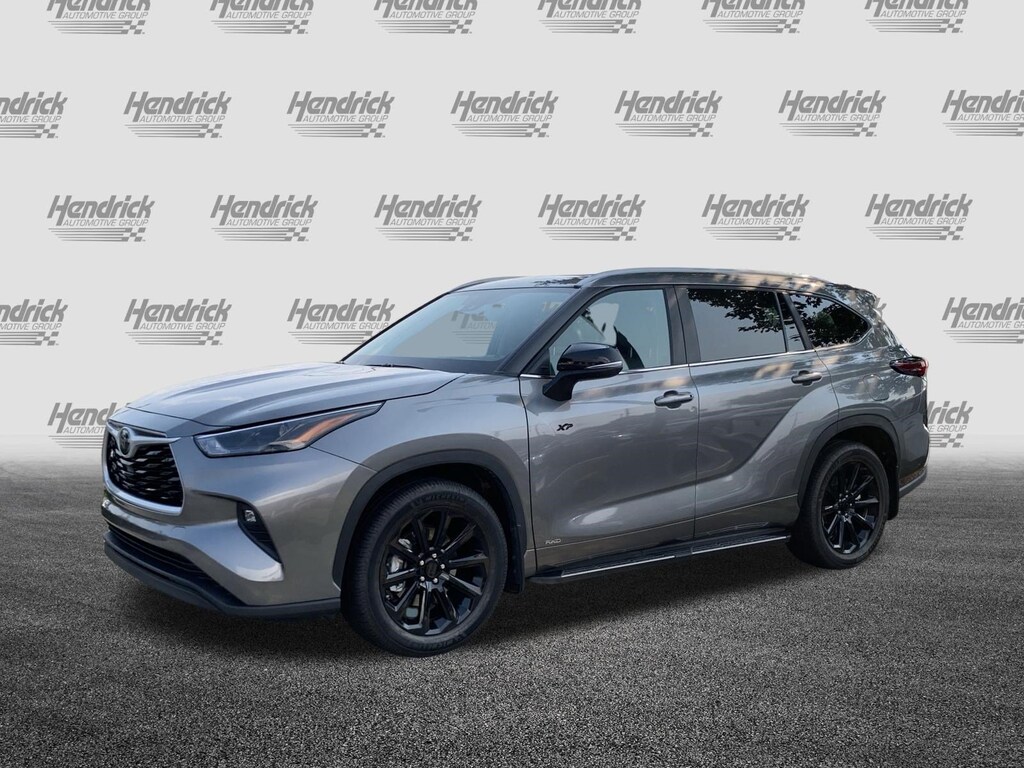 Used 2025 Toyota Highlander Hybrid XLE SUV