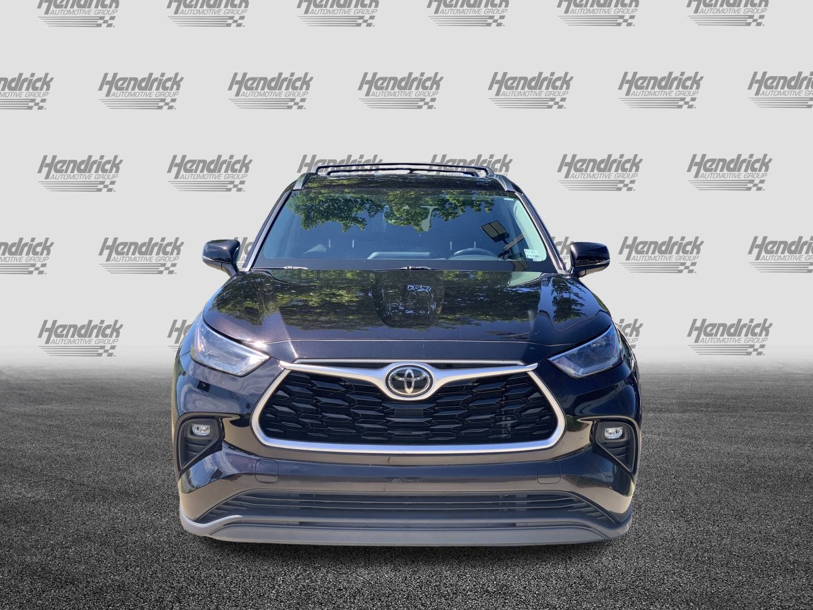 2021 Toyota Highlander XLE photo 2