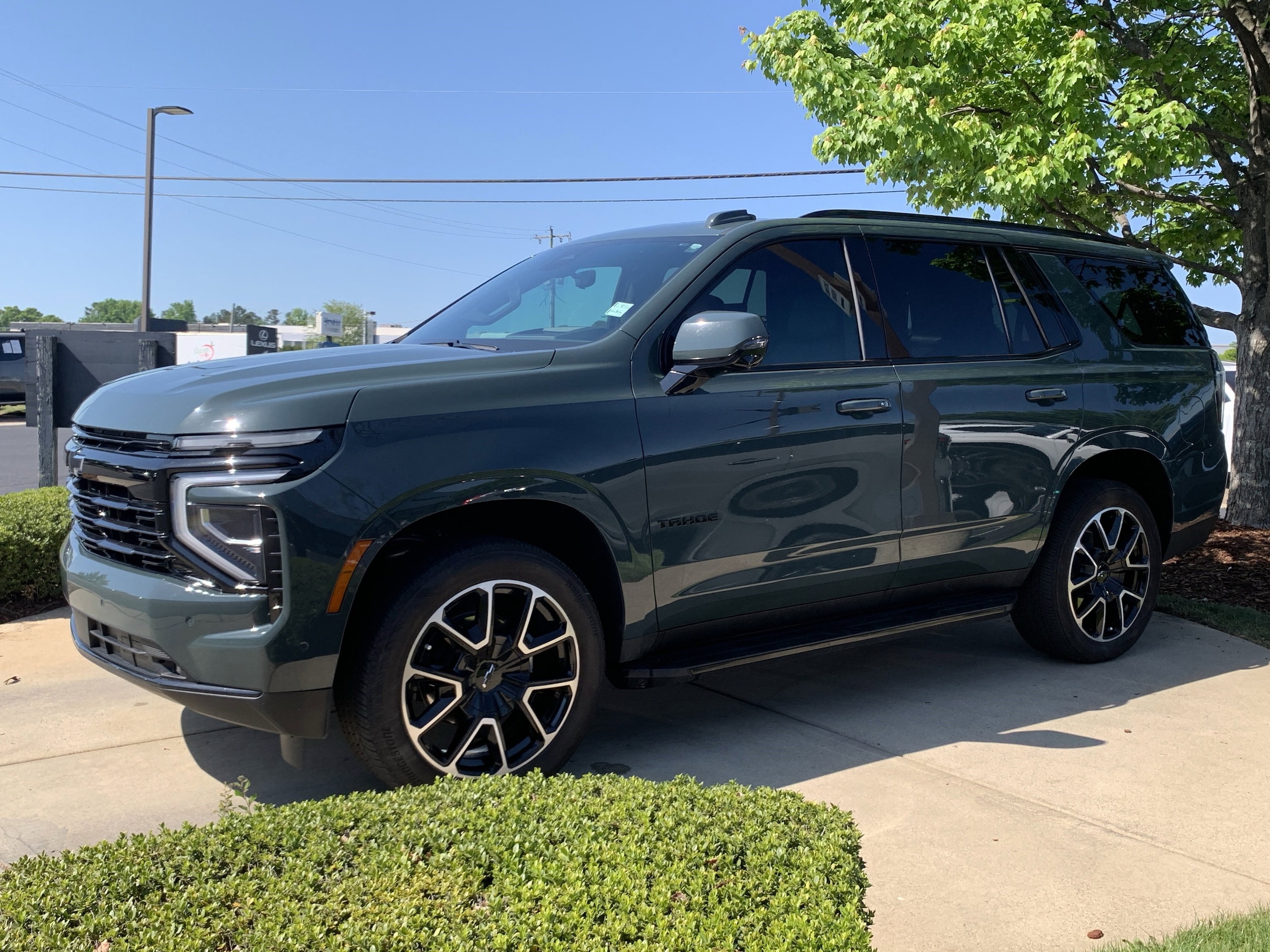 2025 Chevrolet Tahoe RST photo 2