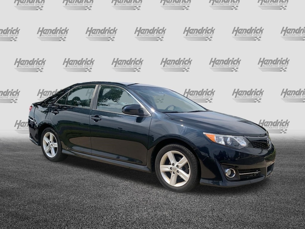 Used 2014 Toyota Camry SE Sedan