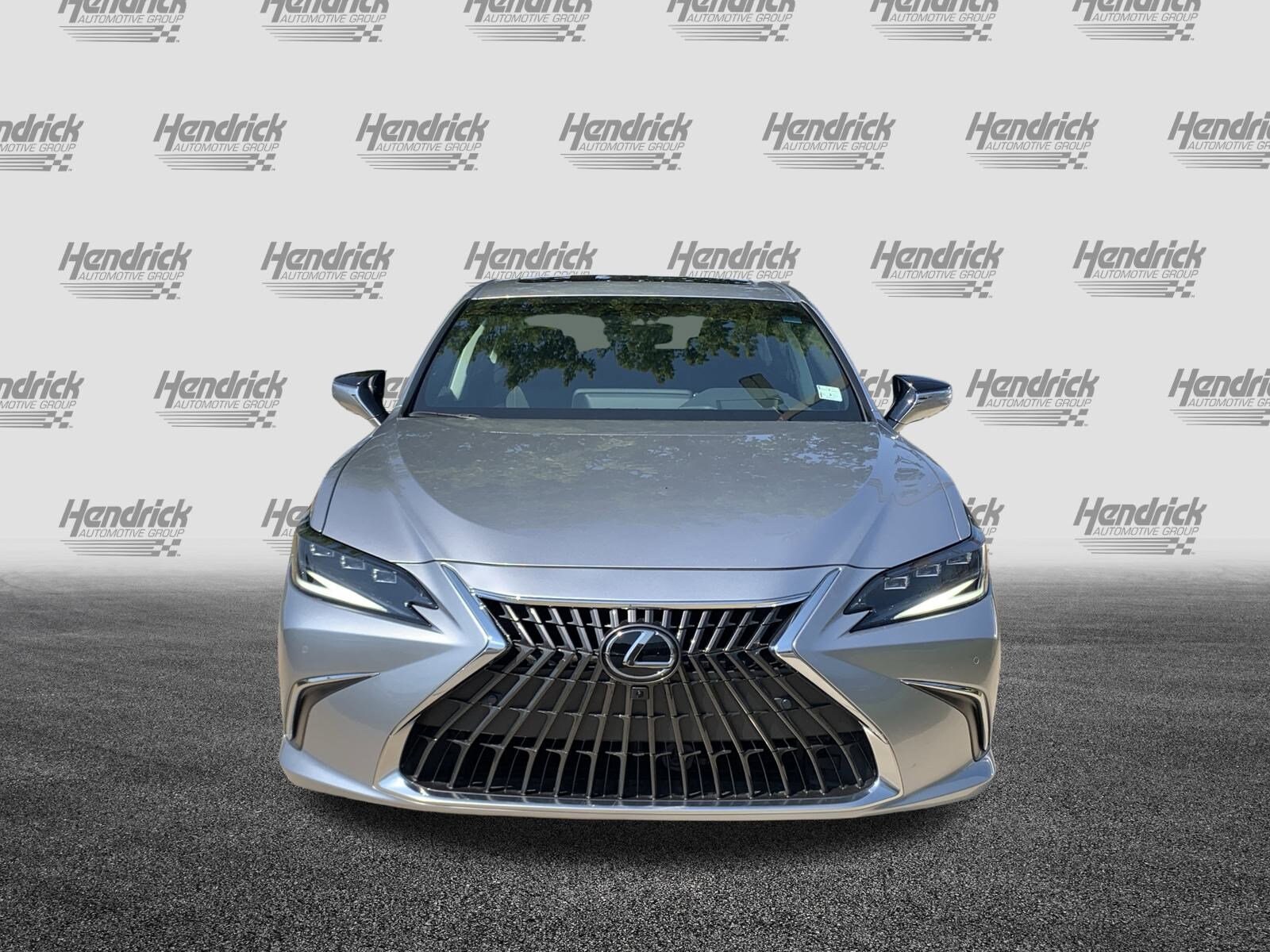 2025 Lexus ES 300h Ultra Luxury photo 3