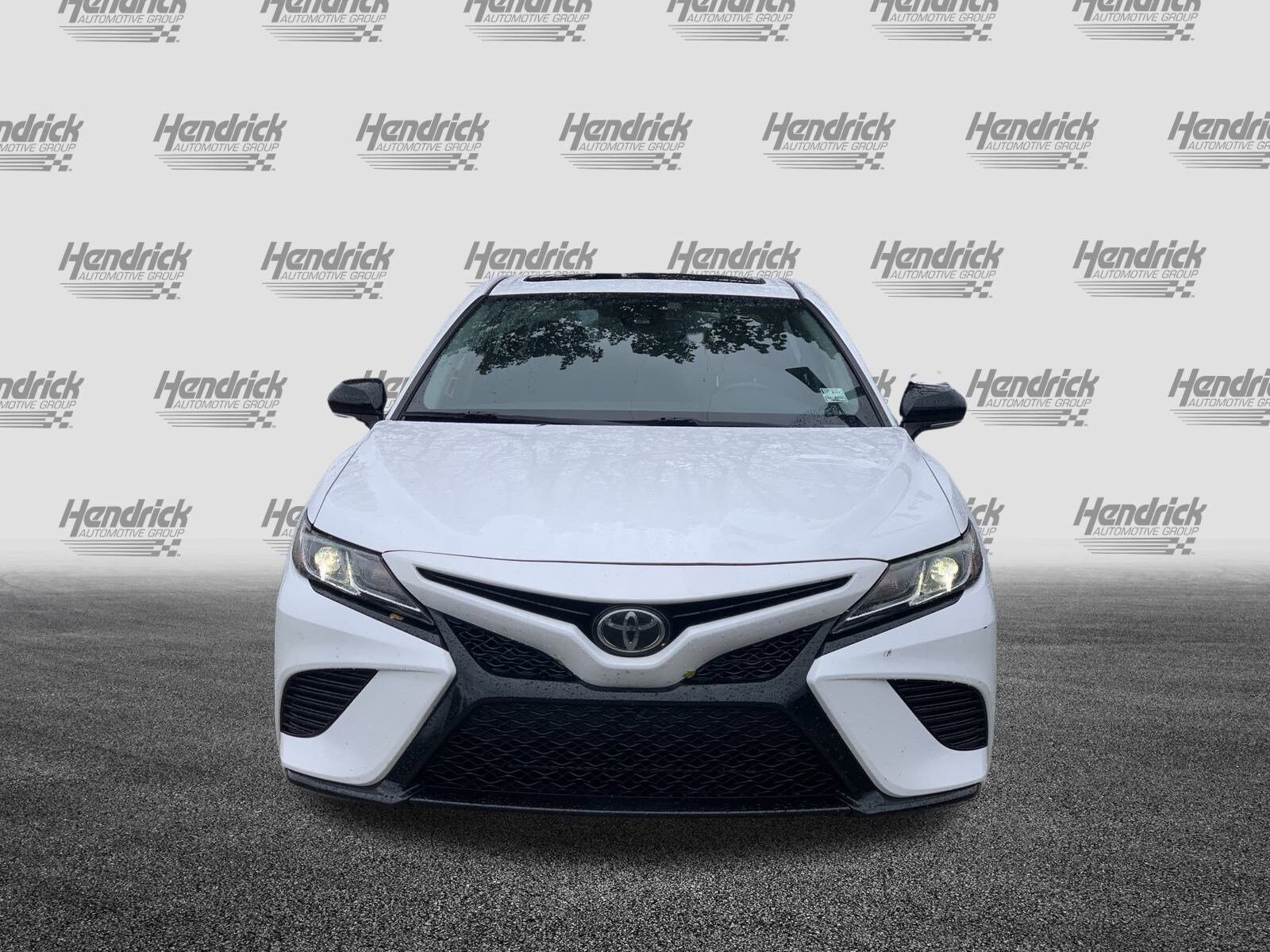 2019 Toyota Camry SE photo 2