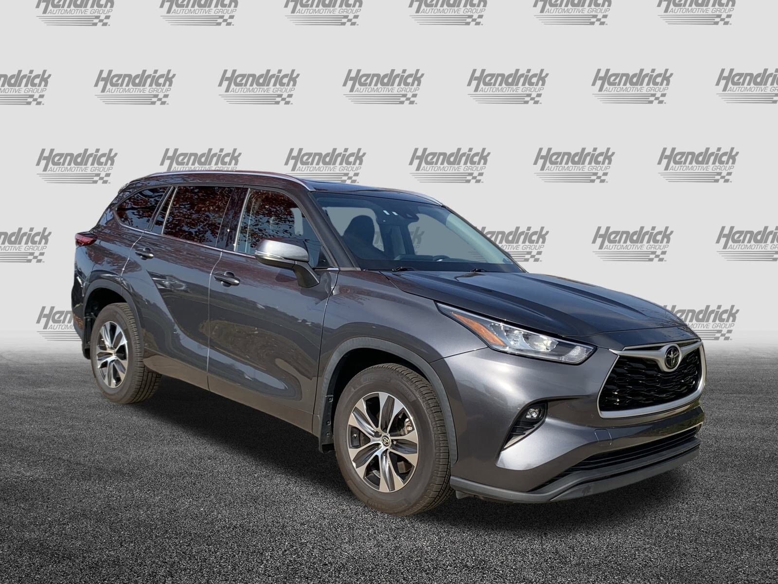 2020 Toyota Highlander XLE photo 2