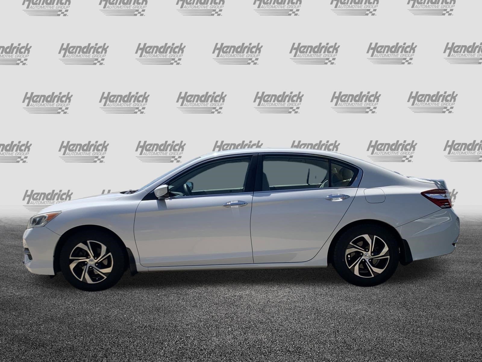 2017 Honda Accord Sedan LX photo 5