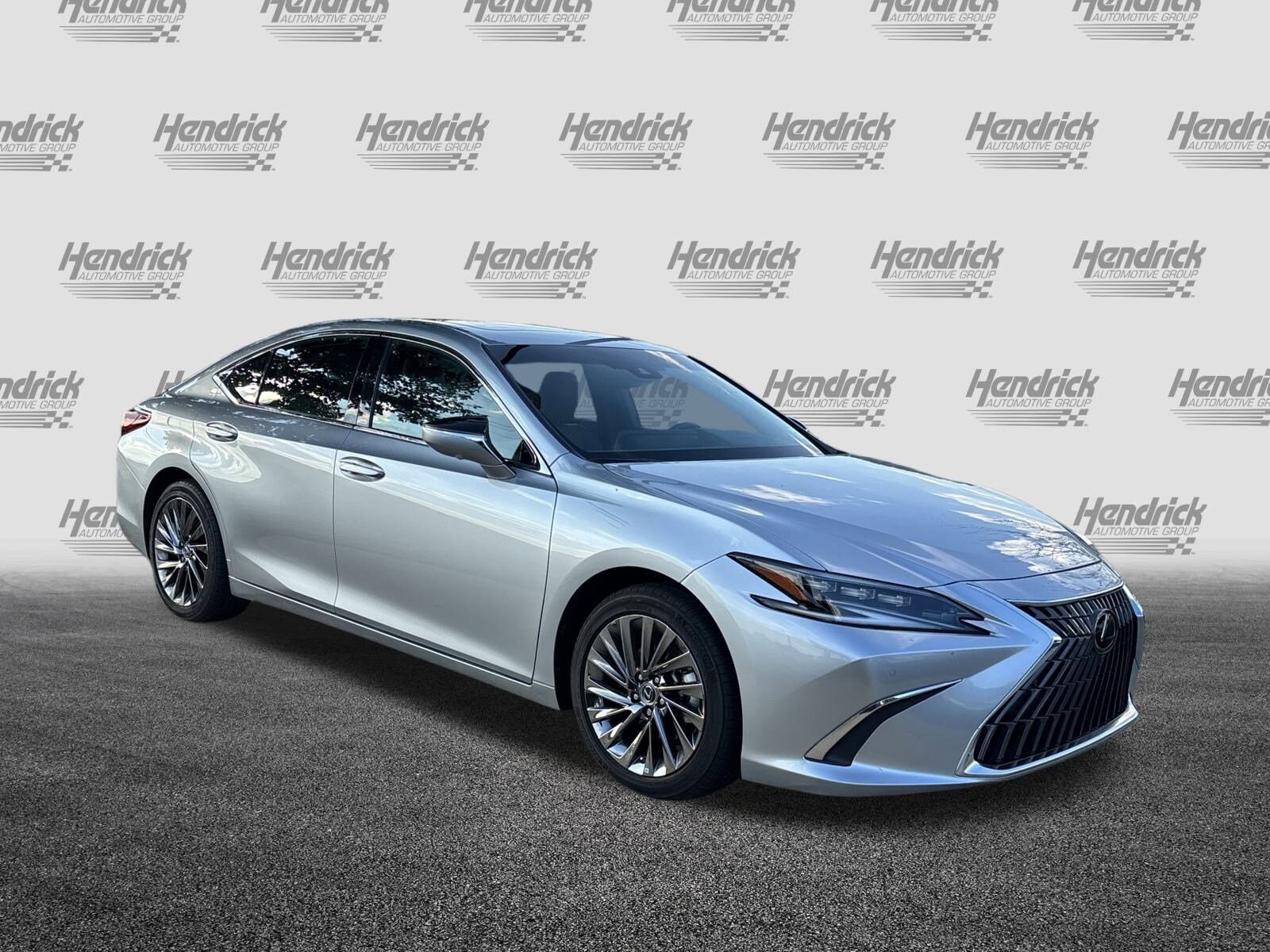 2024 Lexus ES 300h Ultra Luxury photo 2