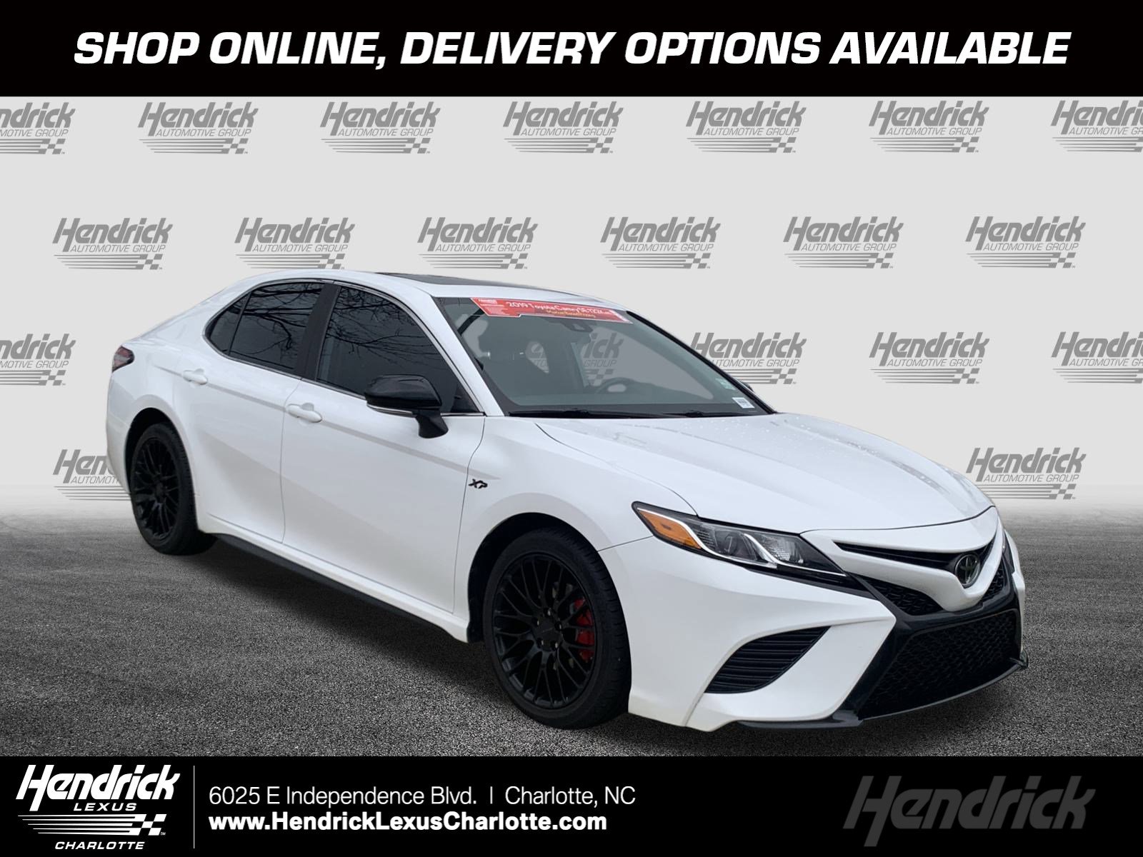 2019 Toyota Camry SE's photo