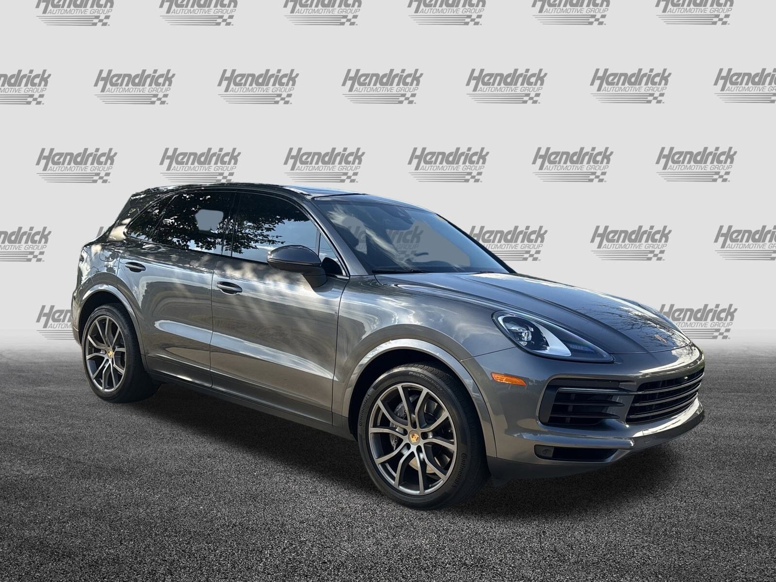 2023 Porsche Cayenne Platinum Edition photo 2