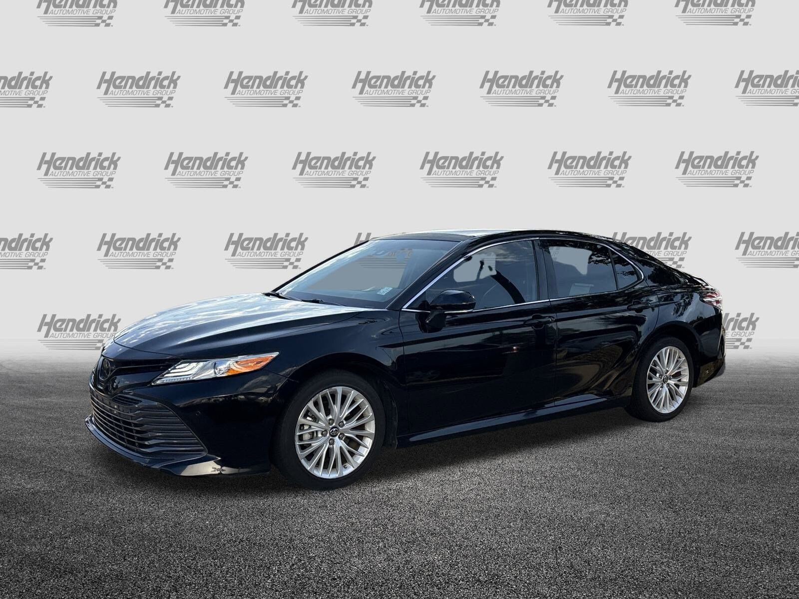 2018 Toyota Camry SE XLE photo 3