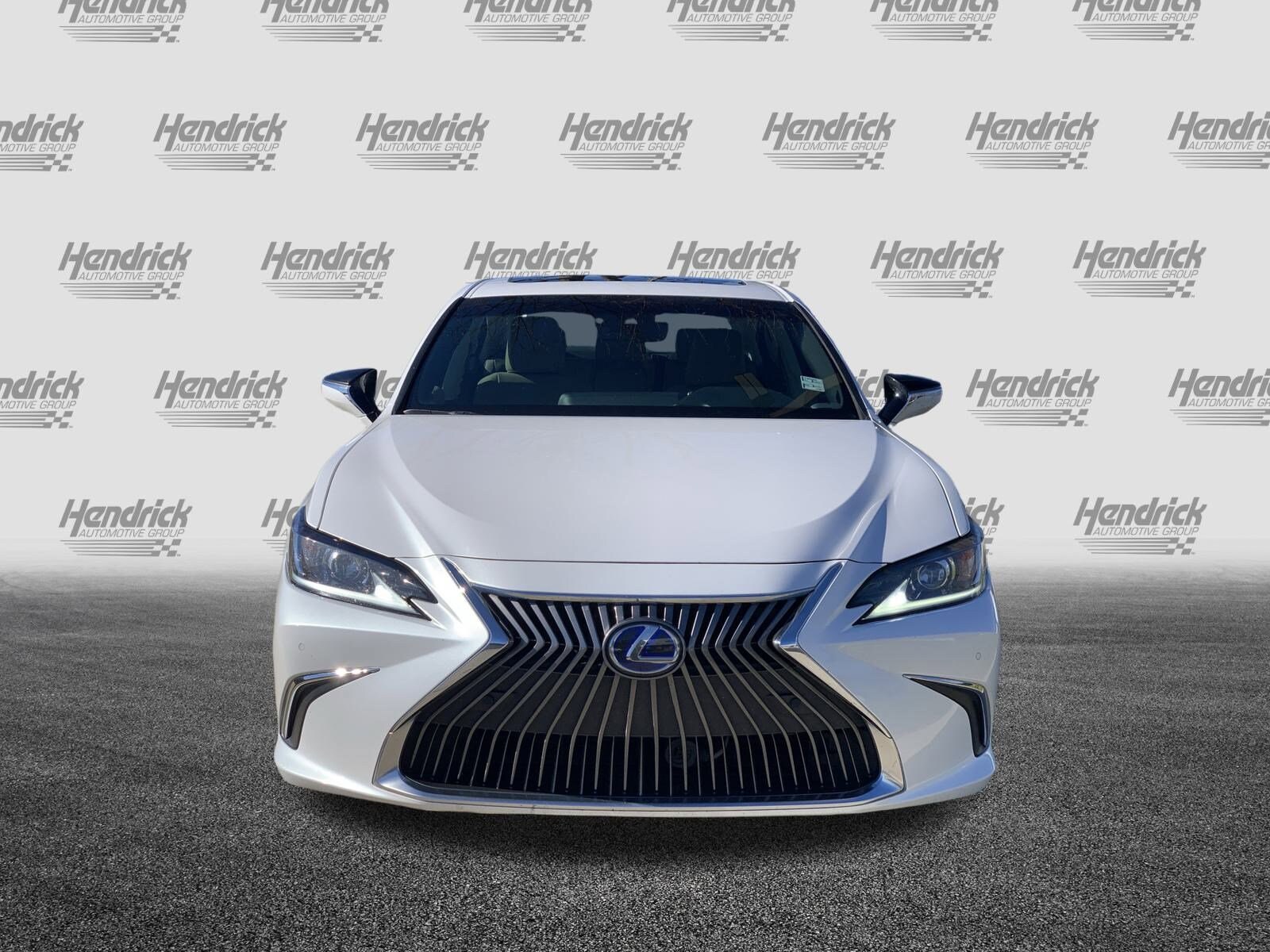 2021 Lexus ES 300h photo 3