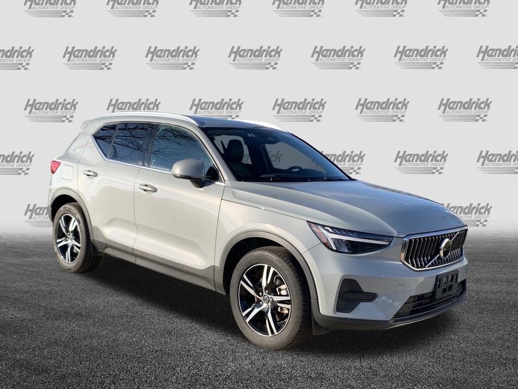 Used 2025 Volvo XC40 Core Bright Theme SUV