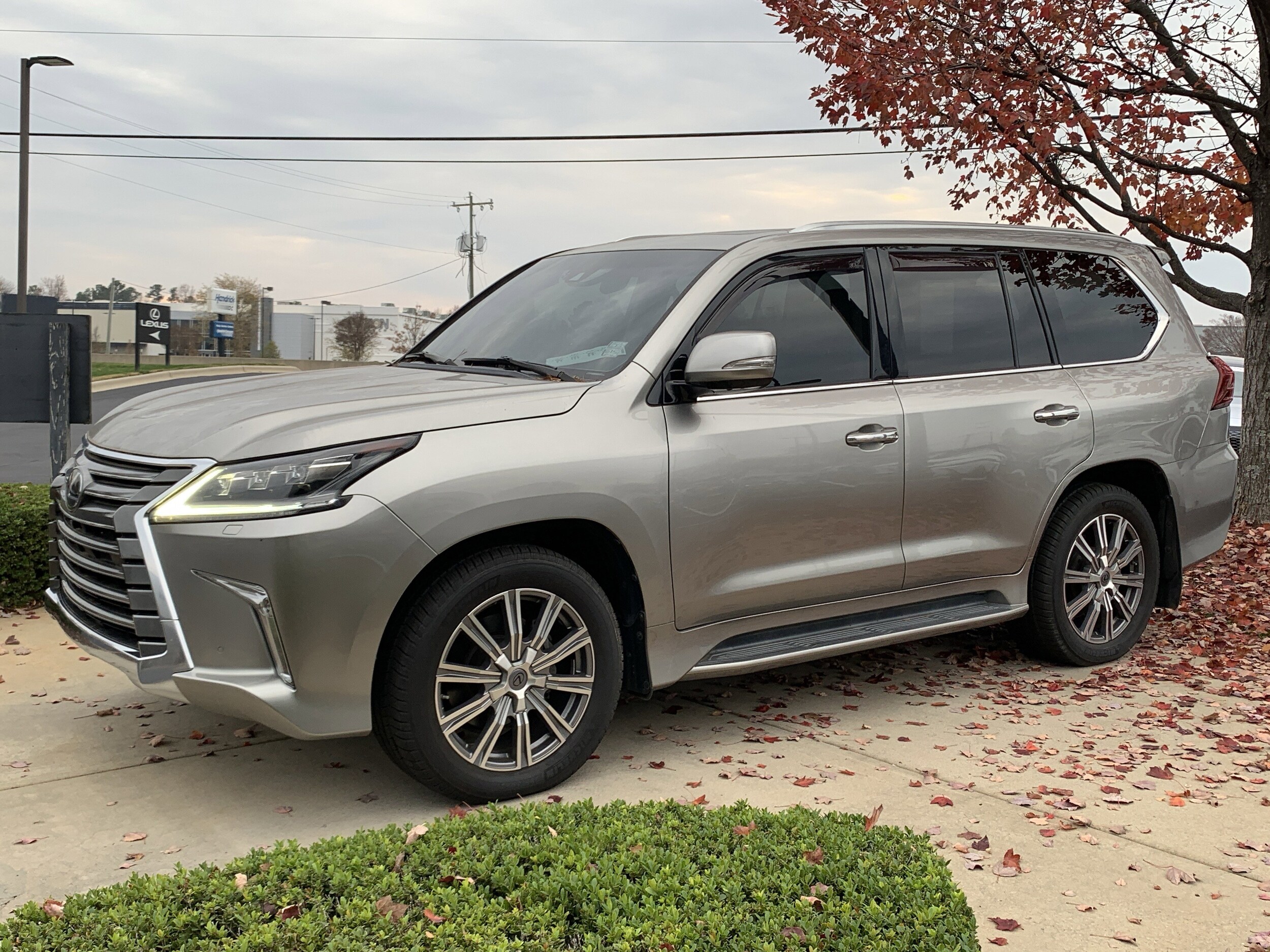 2017 Lexus LX 570 photo 2