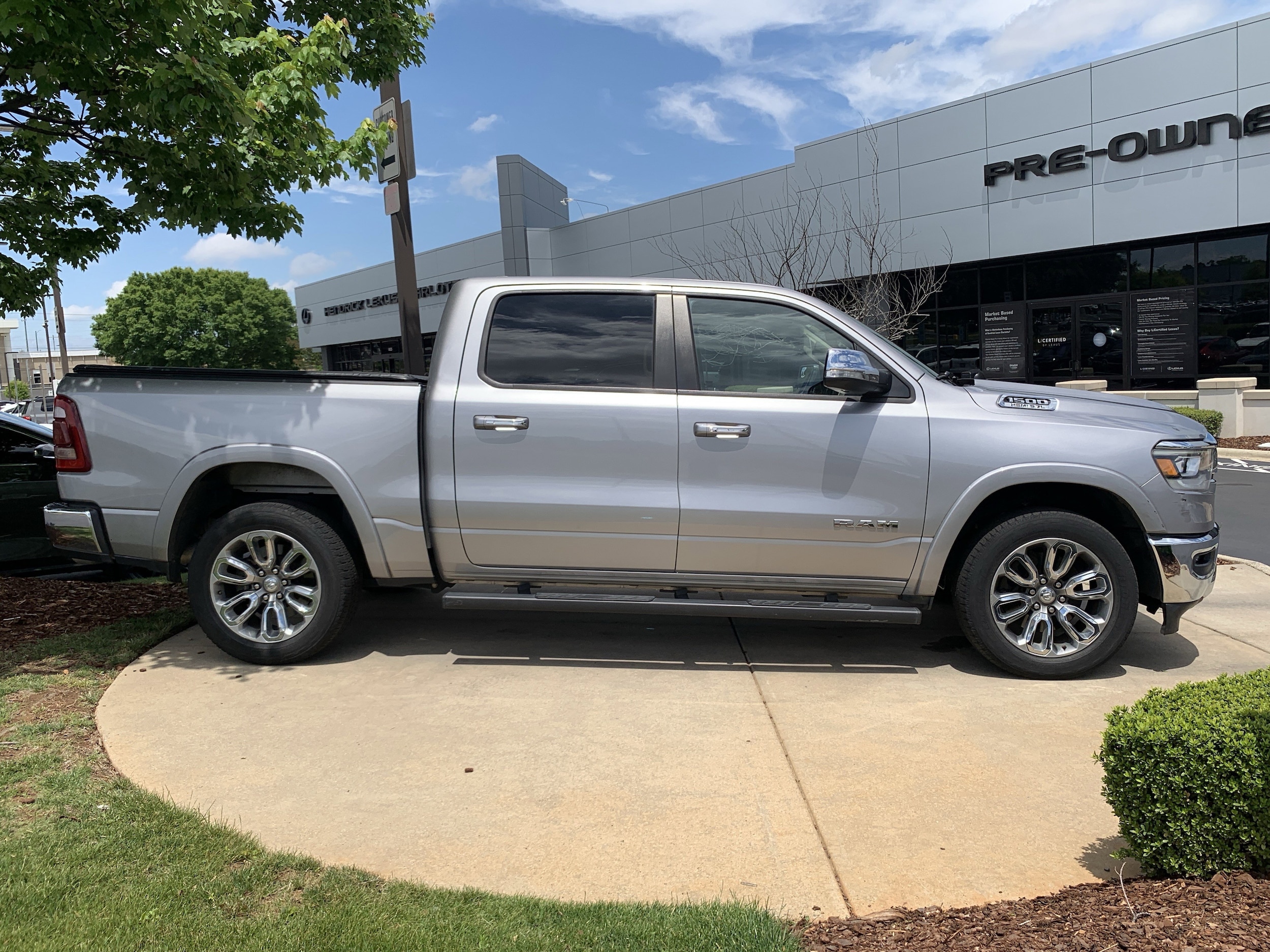 2020 Ram 1500 Laramie photo 6