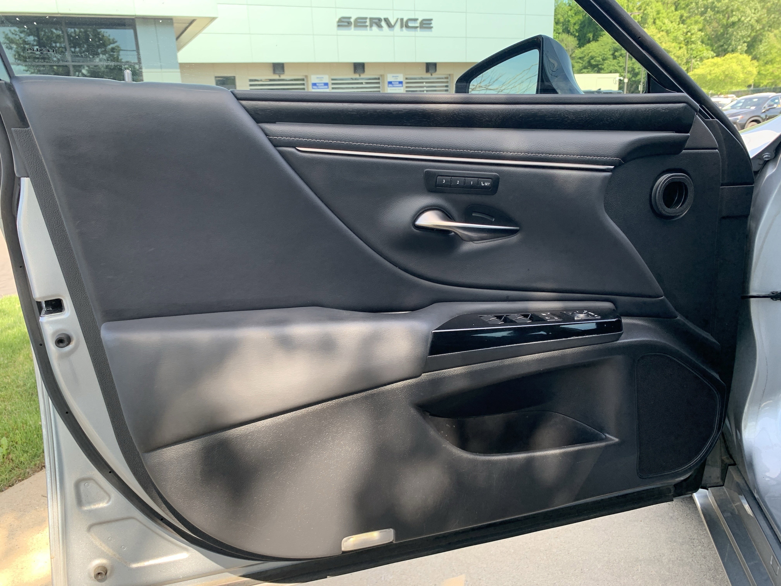 2023 LEXUS ES 350 photo 3