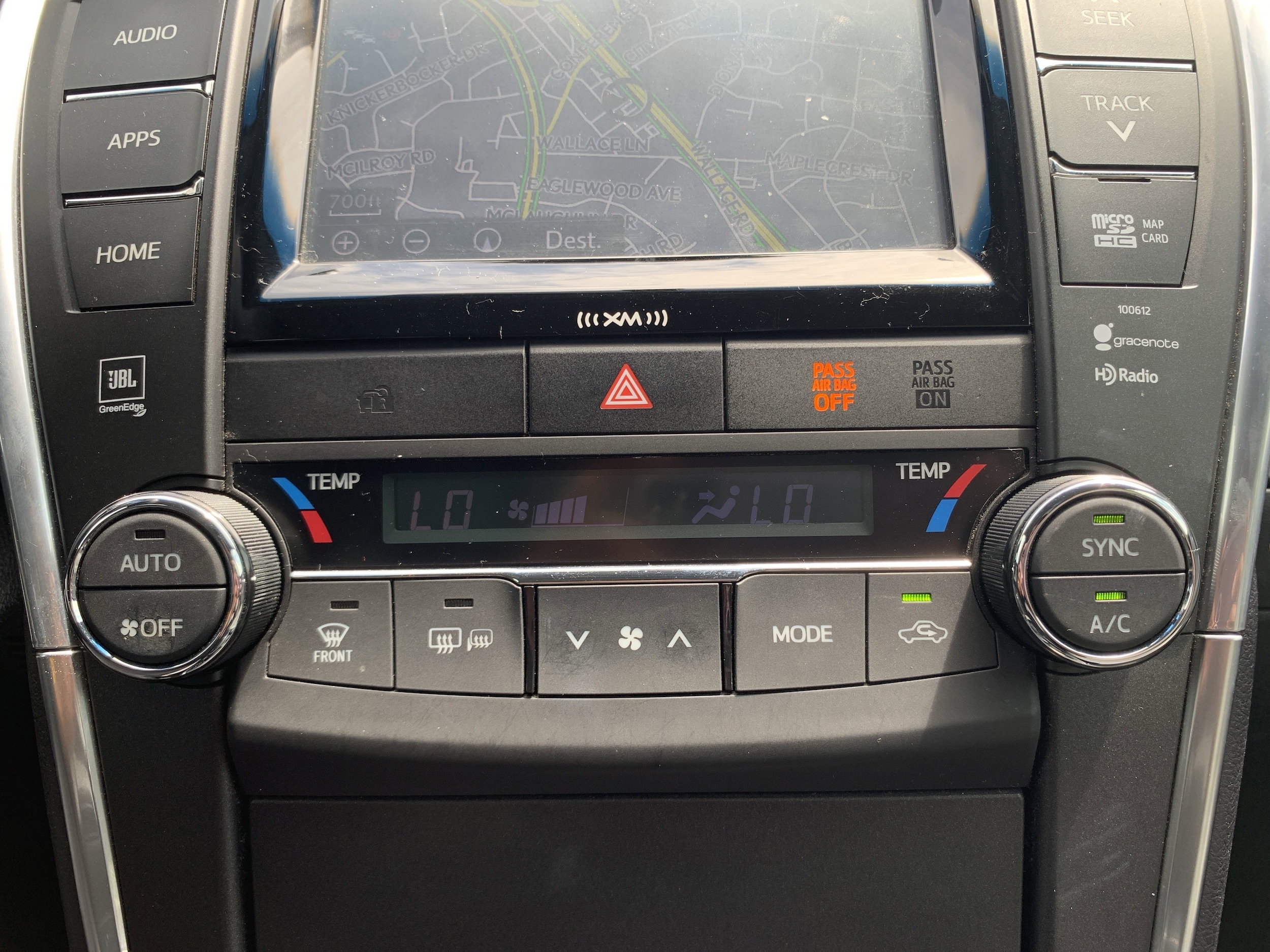 2016 Toyota Camry XSE photo 6