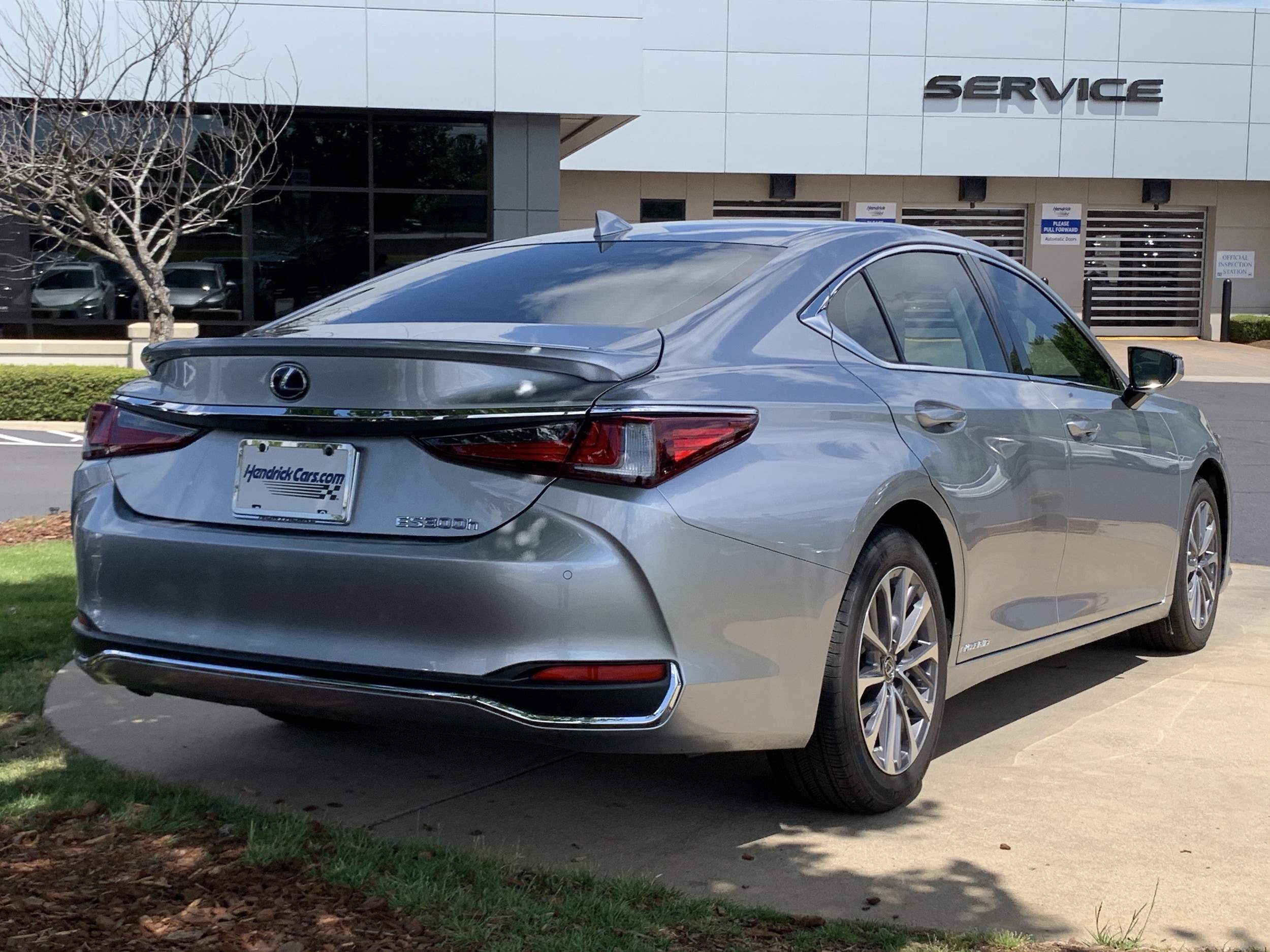 2022 LEXUS ES 300h photo 3