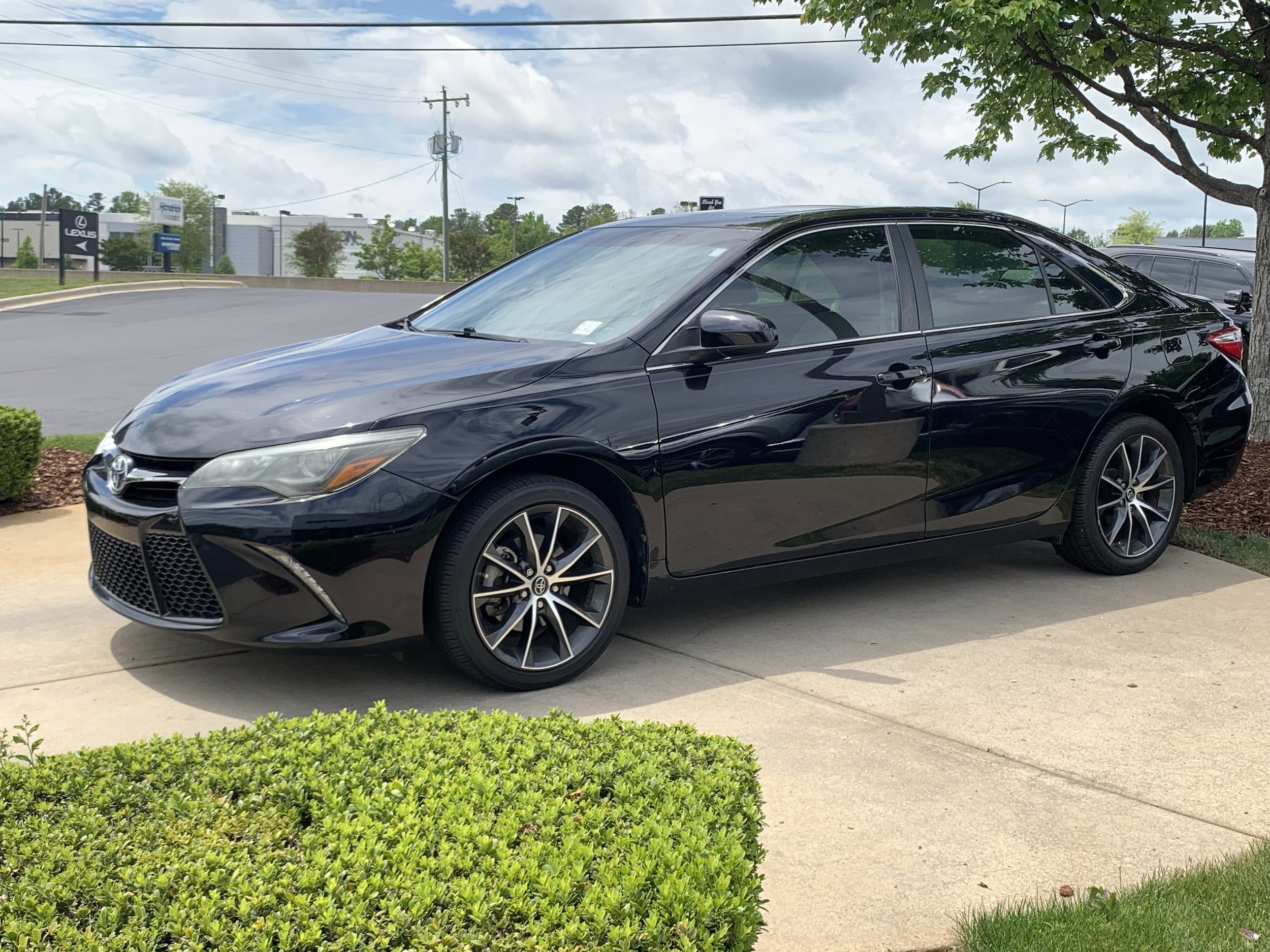 2016 Toyota Camry XSE photo 2