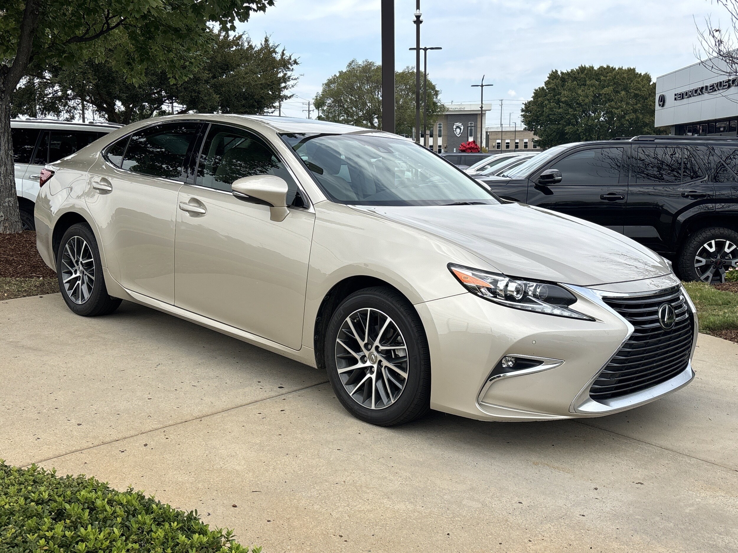 2018 Lexus ES 350 photo 2