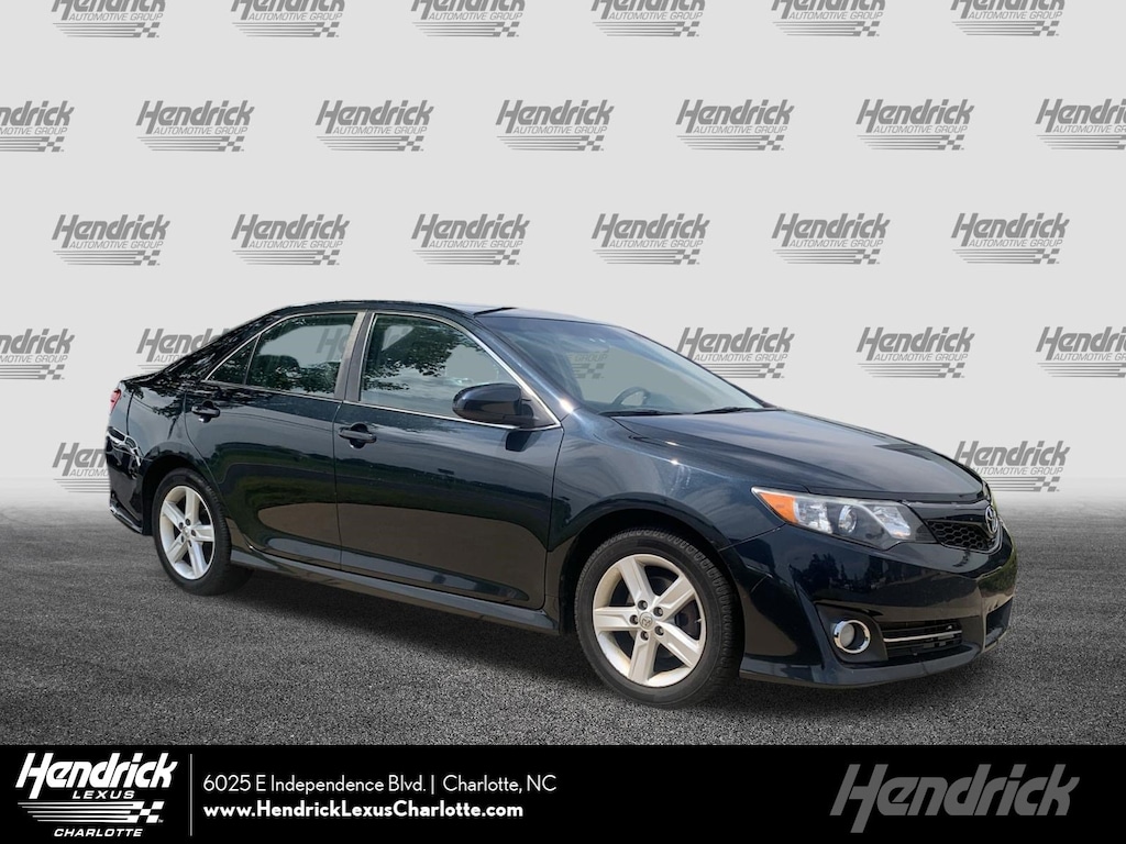 Used 2014 Toyota Camry SE Sedan