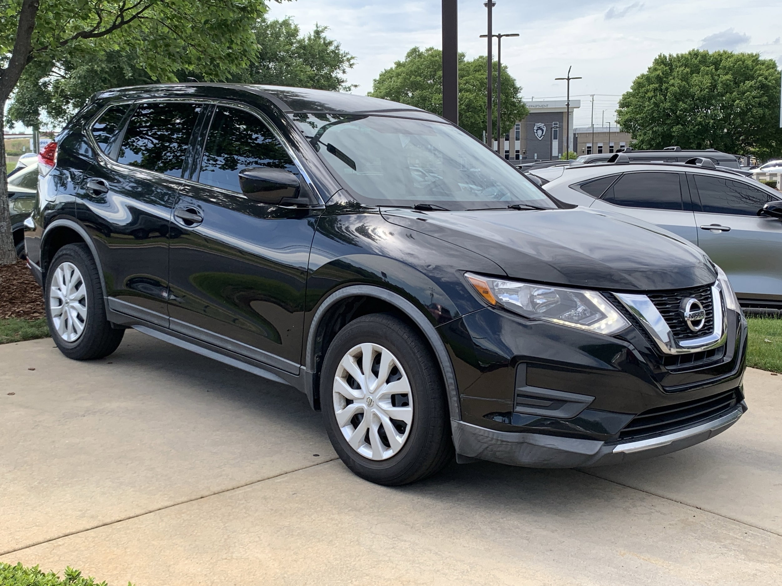 2017 Nissan Rogue S photo 2