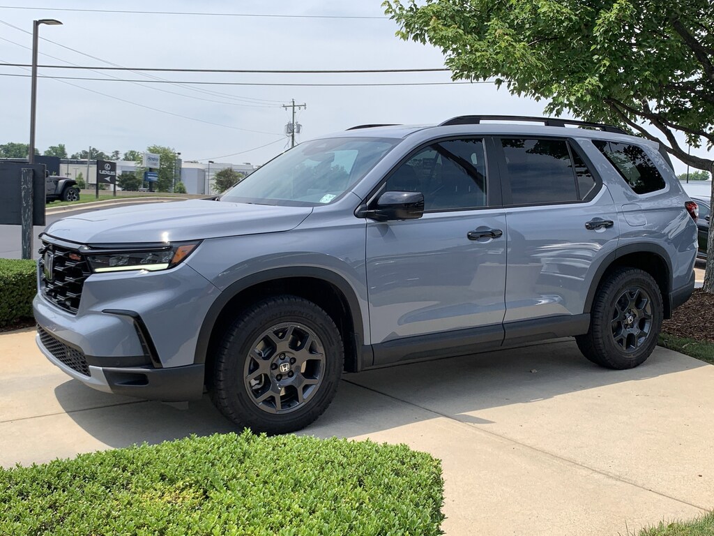 Used 2025 Honda Pilot TrailSport SUV