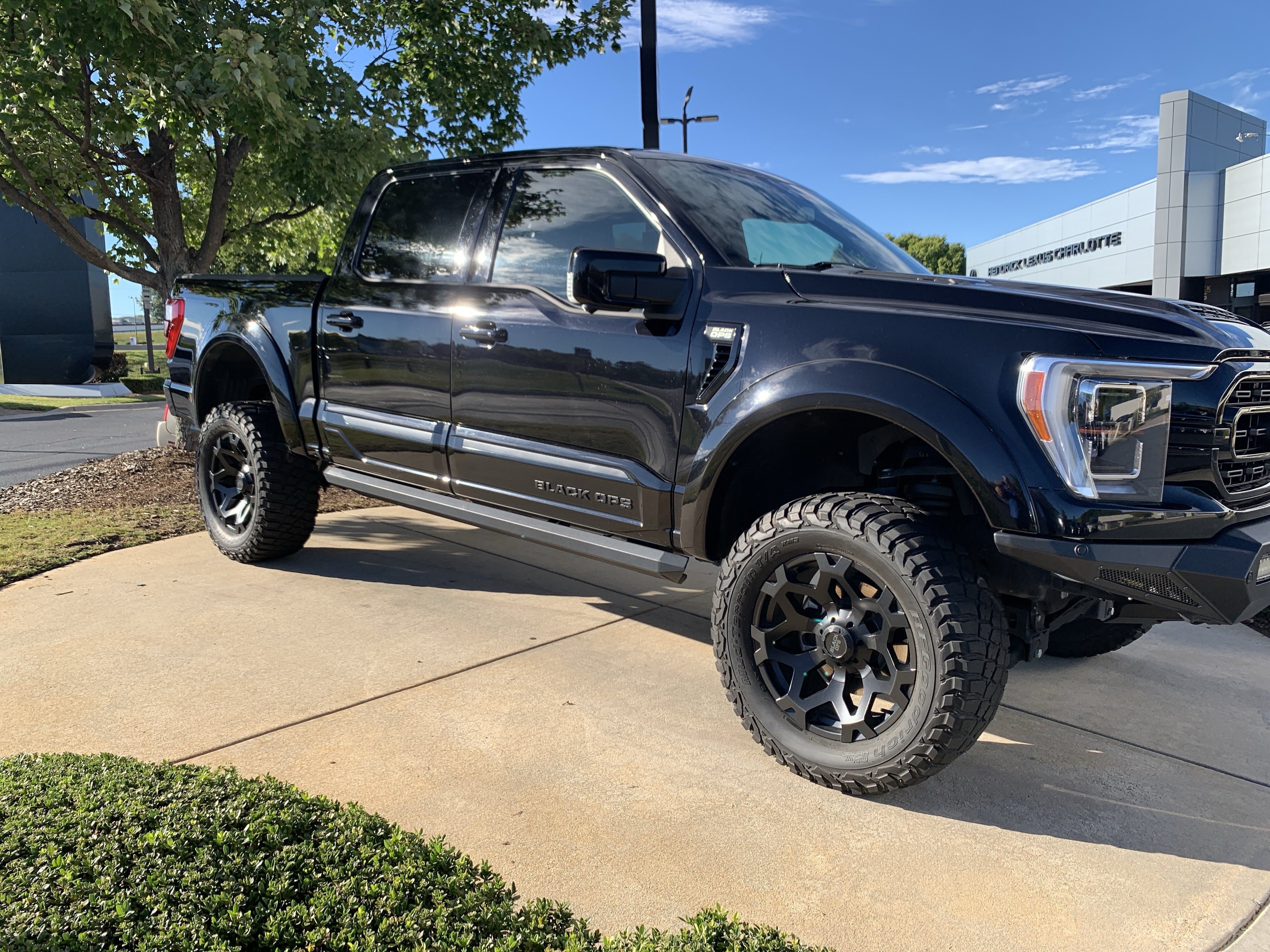 2022 Ford F-150 LARIAT Truck SuperCrew Cab