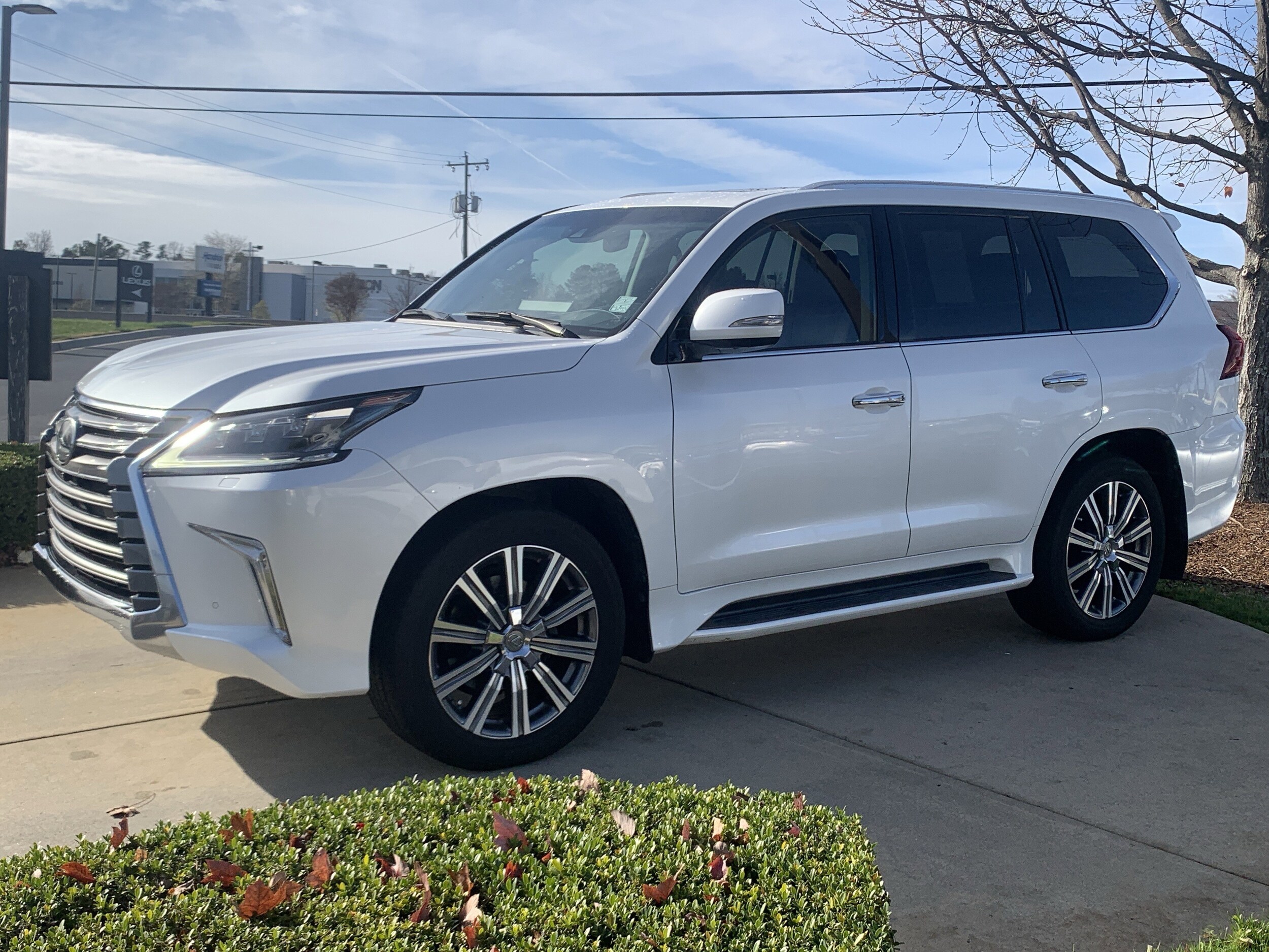 2017 Lexus LX 570 photo 4