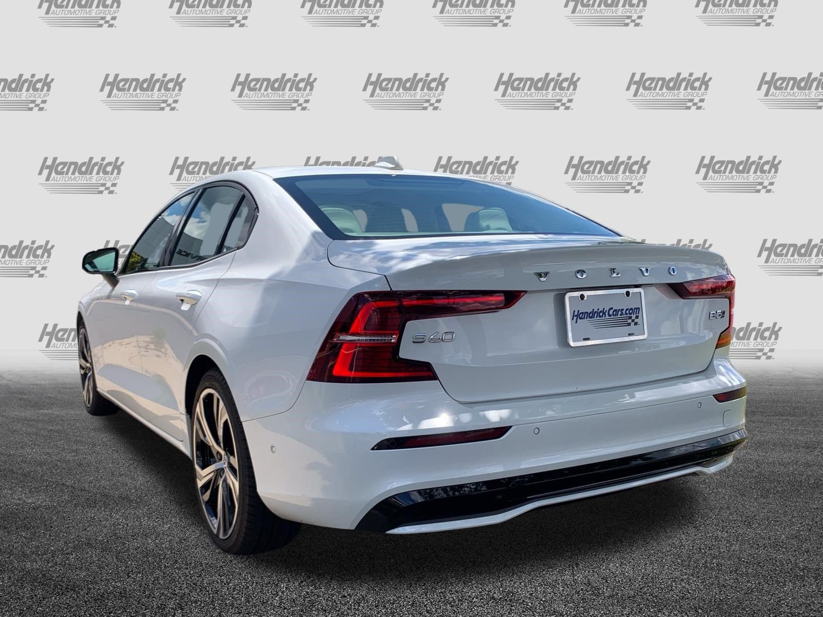 Volvo S60 Plus Dark Theme
