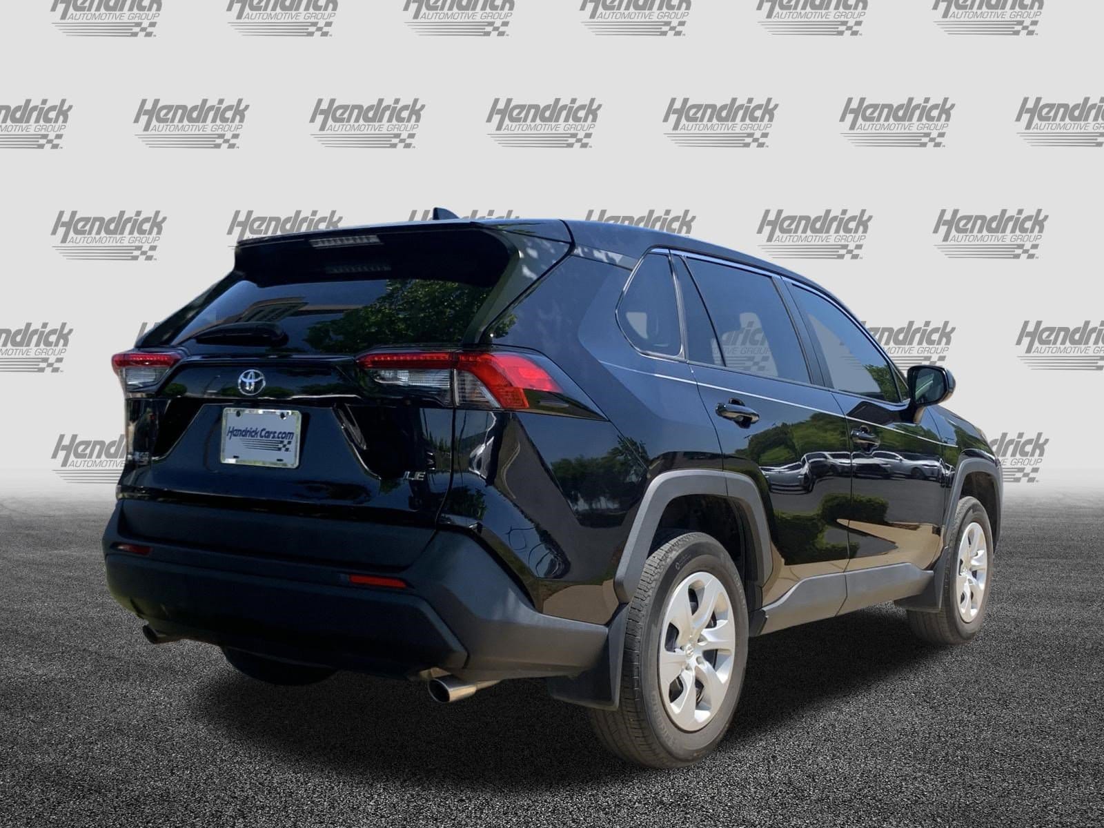 2023 Toyota RAV4 LE photo 3