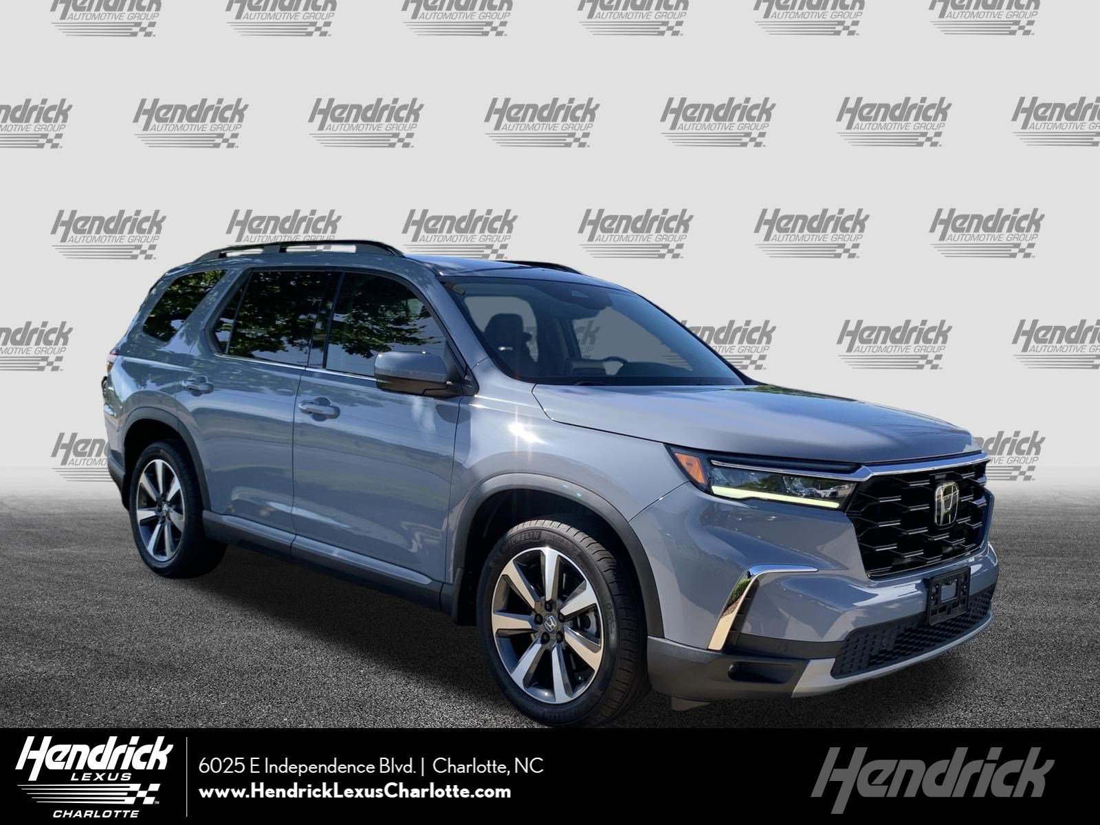 2025 Honda Pilot Touring 2WD's photo