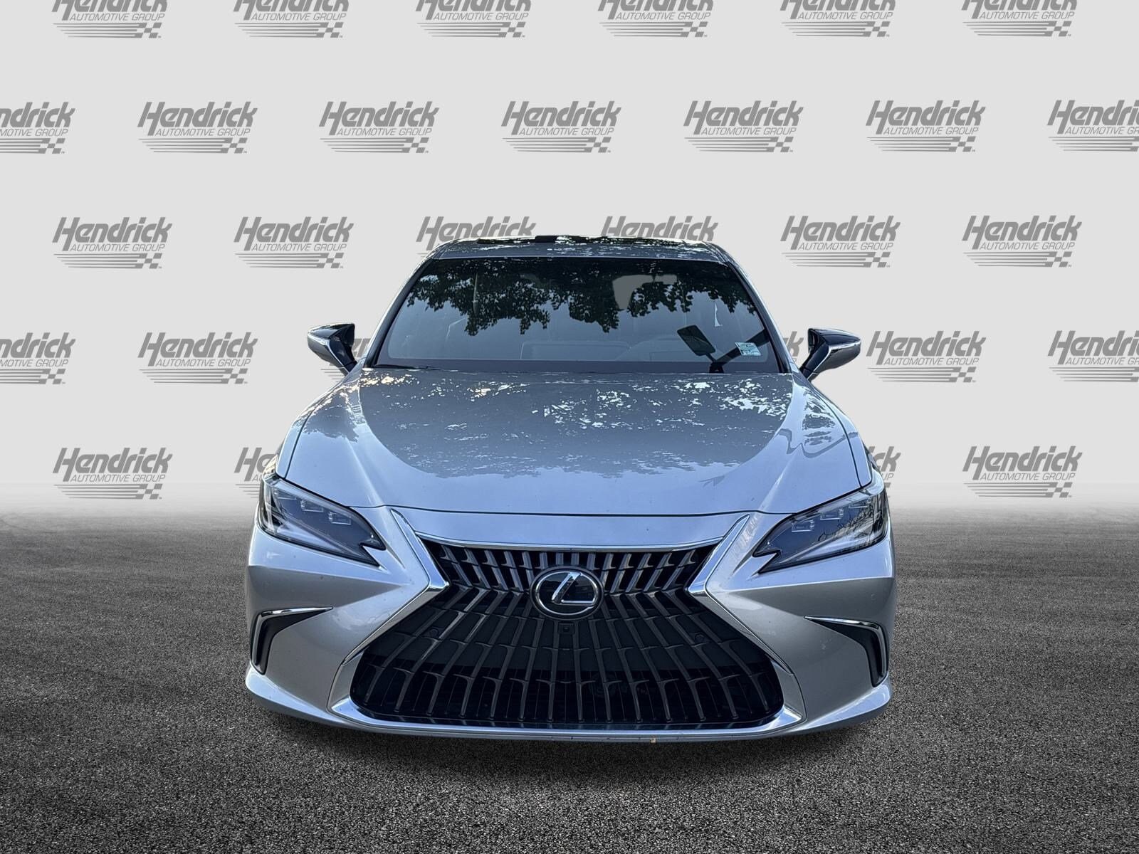 2024 Lexus ES 300h Ultra Luxury photo 3