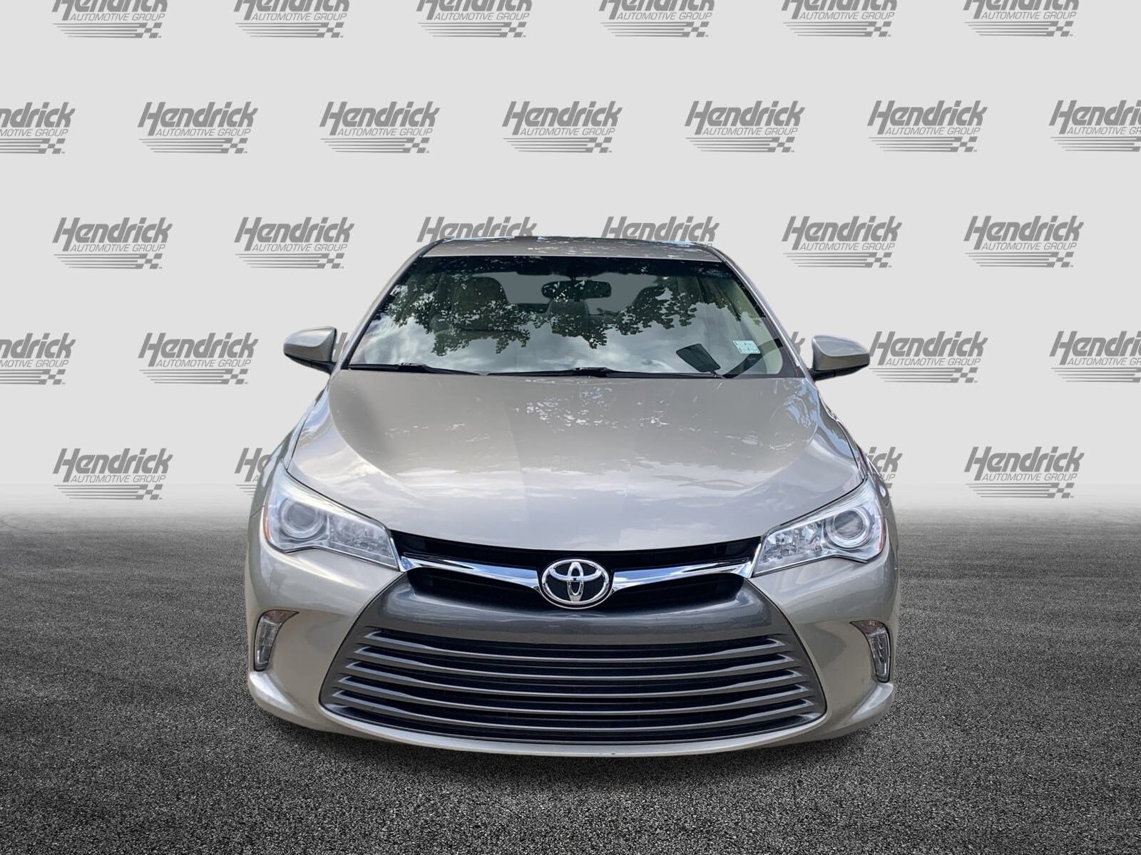 2017 Toyota Camry XLE photo 2