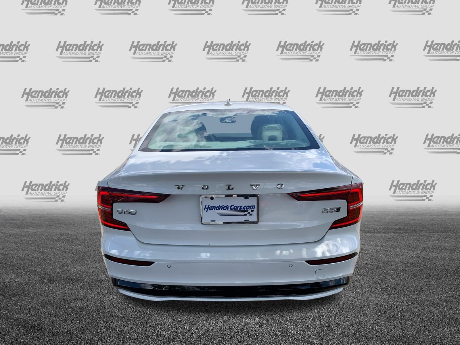 Volvo S60 Plus Dark Theme