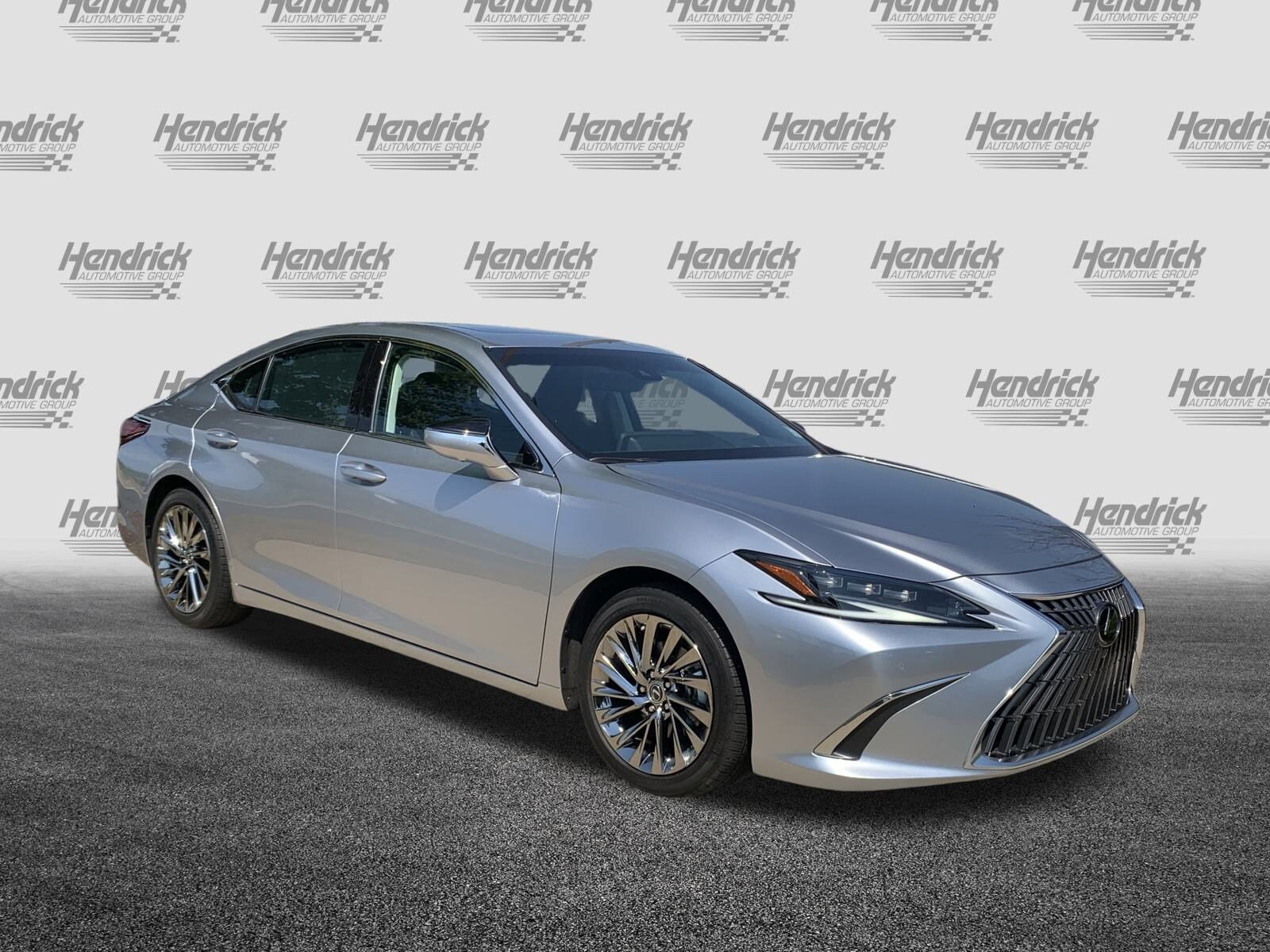2025 Lexus ES 300h Ultra Luxury photo 2